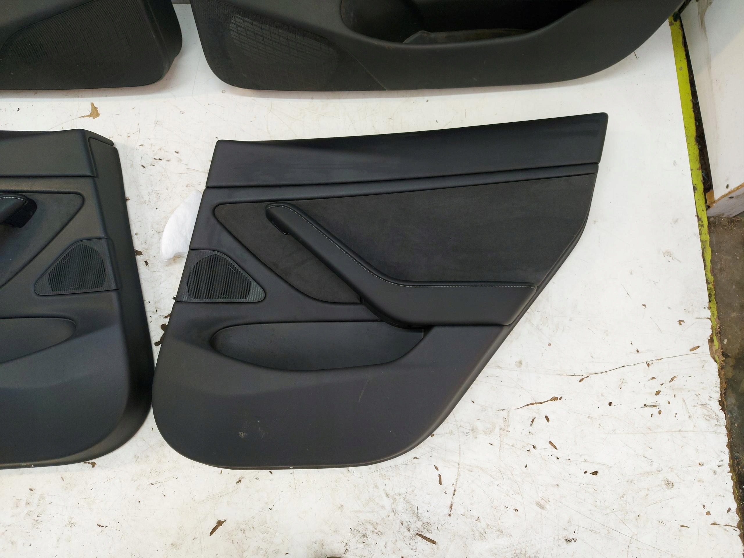 TESLA МОДЕЛЬ 3 КАРТА ОБШИВКА ДВЕРІ ЗАД. ПРАВА