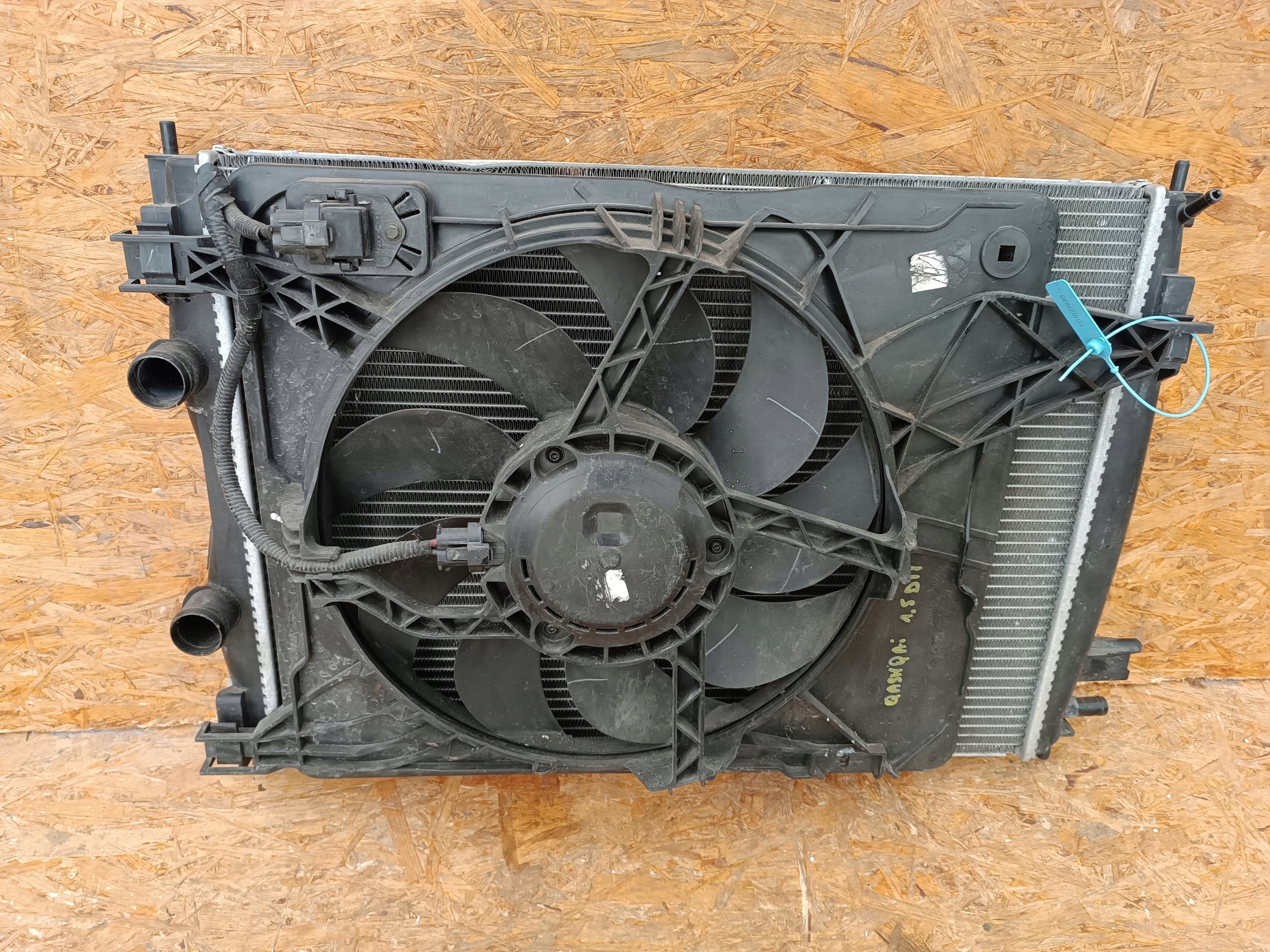 CHŁODNICA WODY KLIMY WENTYLATOR NISSAN QASHQAI J10 1.5DCI 21410-JD50C Wersja Europejska