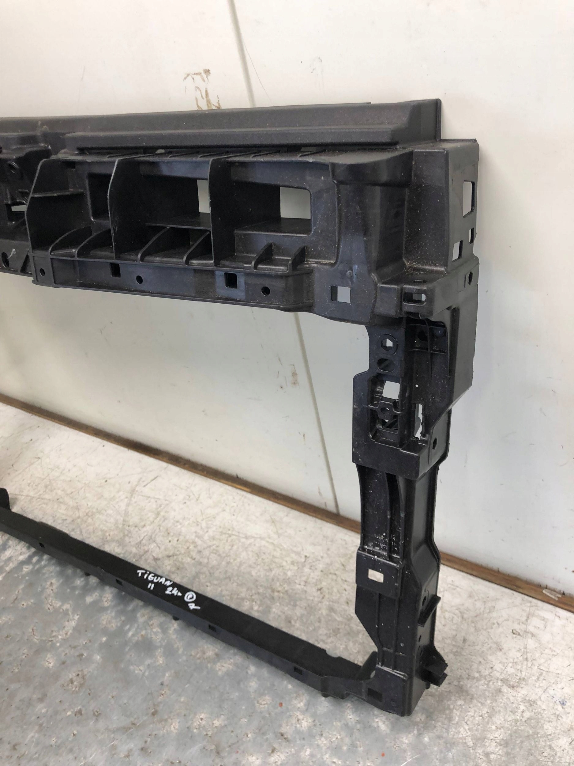 support panel for radiators pillar VW TIGUAN II 5NA805594J