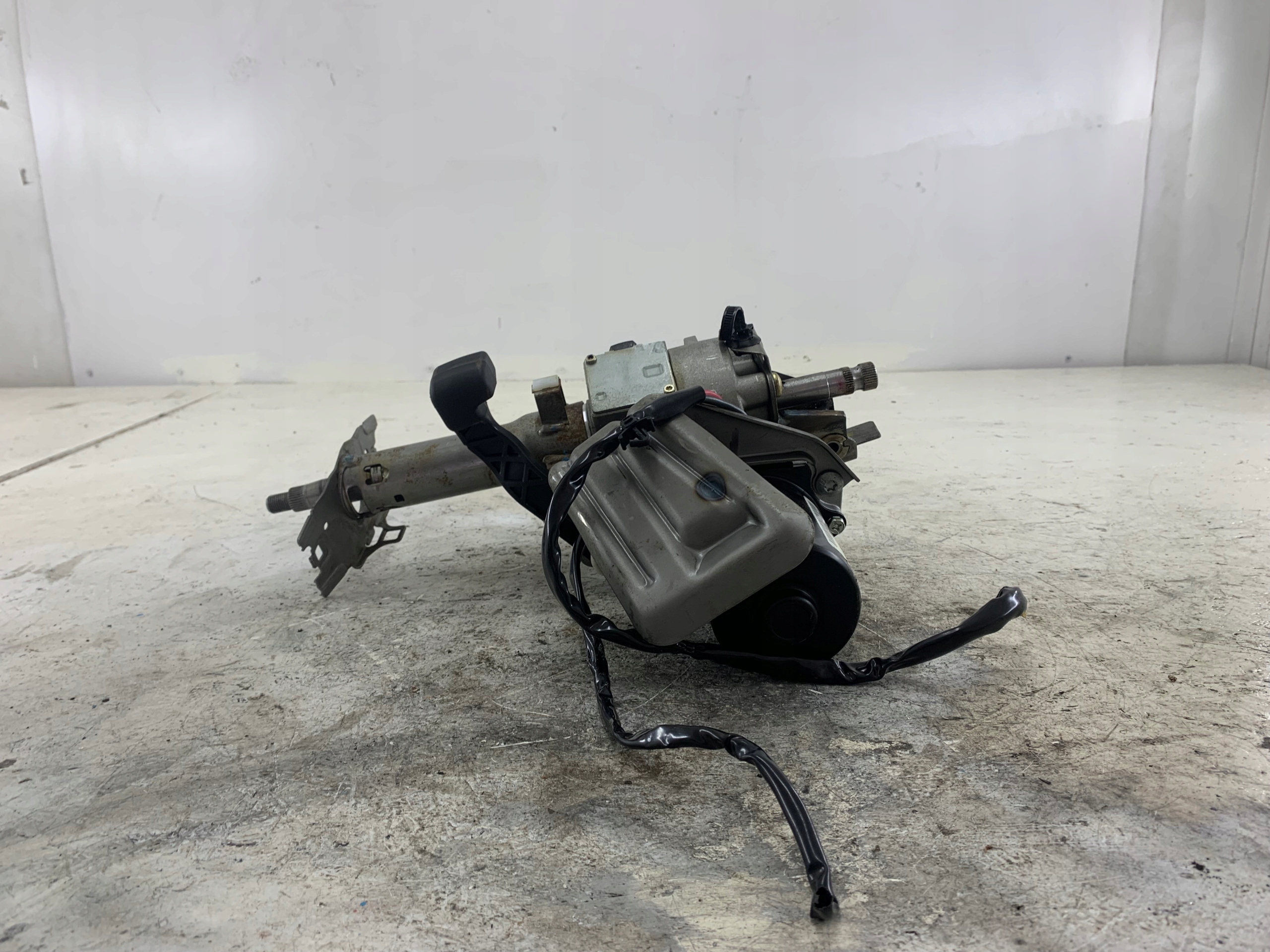 TOYOTA YARIS and steering wheel rod control 6900000792