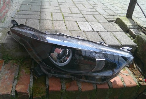 TOYOTA YARIS IV 4 SOCZEWKA PRAWA PRZEDNIA LAMPA ORYGINAŁ