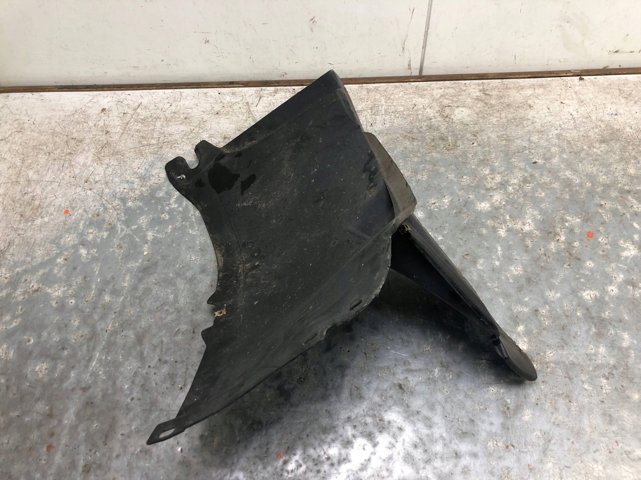 NOSEK NADKOLA left front VW GOLF V 1K0805911E