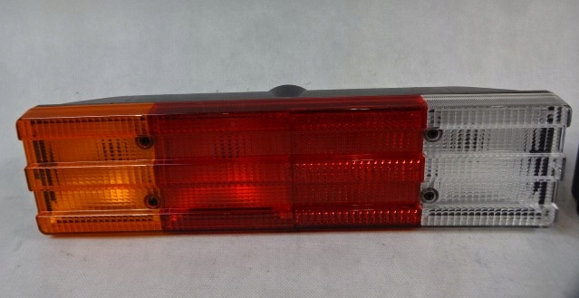 LAMPA TYŁ MERCEDES ACTROS KOGEL SCHMITZ SCHWARZ Strona zabudowy lewe + prawe