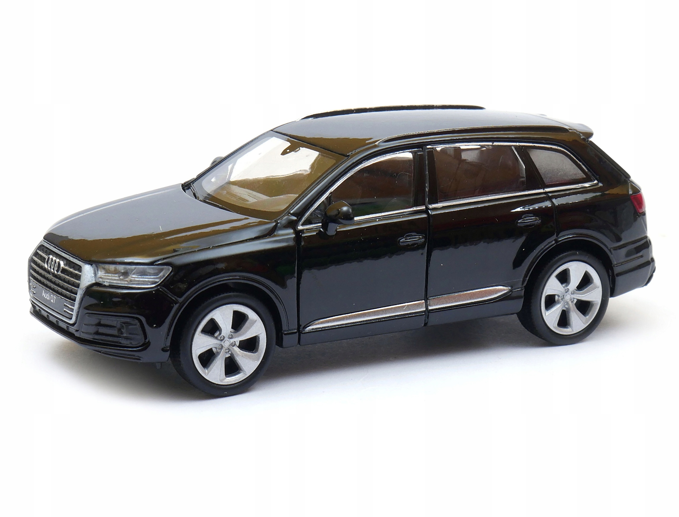 Audi Q7 - Zabawki dla dzieci - dziewczynek i chłopców Audi Q7 - Zabawki dla dzieci - dziewczynek i chłopców