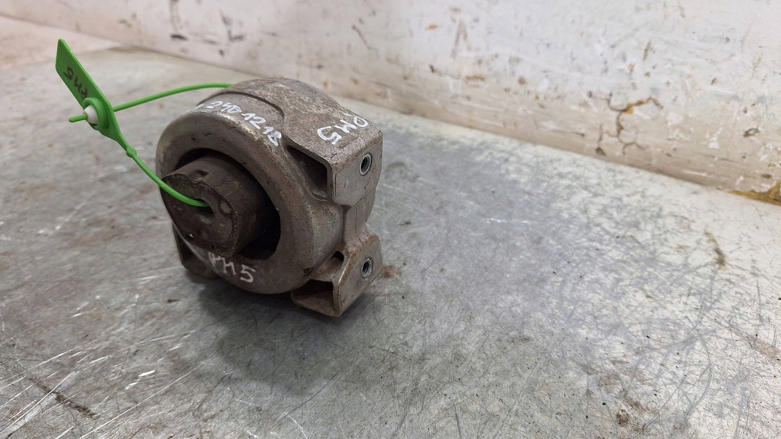 engine mount A1692401218 MERCEDES W169 W245