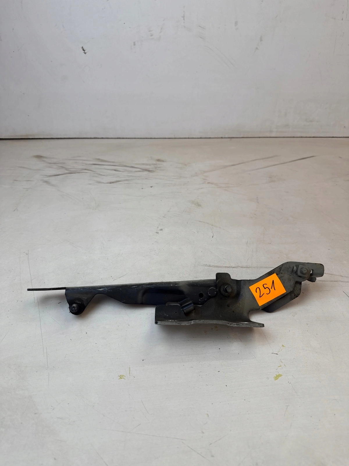 hinge bonnets front front left Volvo S60 II V60