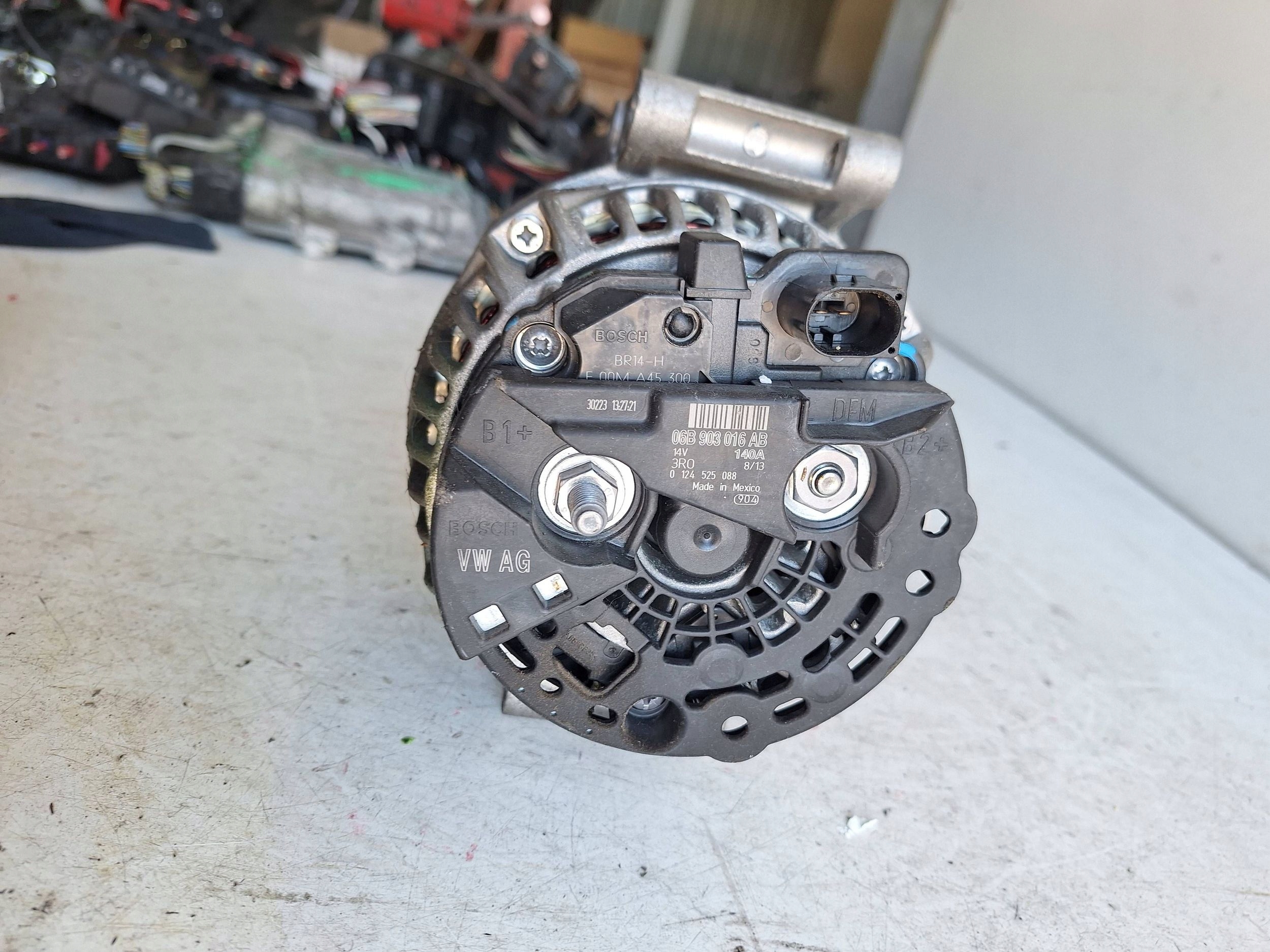 VOLKSWAGEN SEAT SKODA AUDI starter 06B903015AB BOSCH