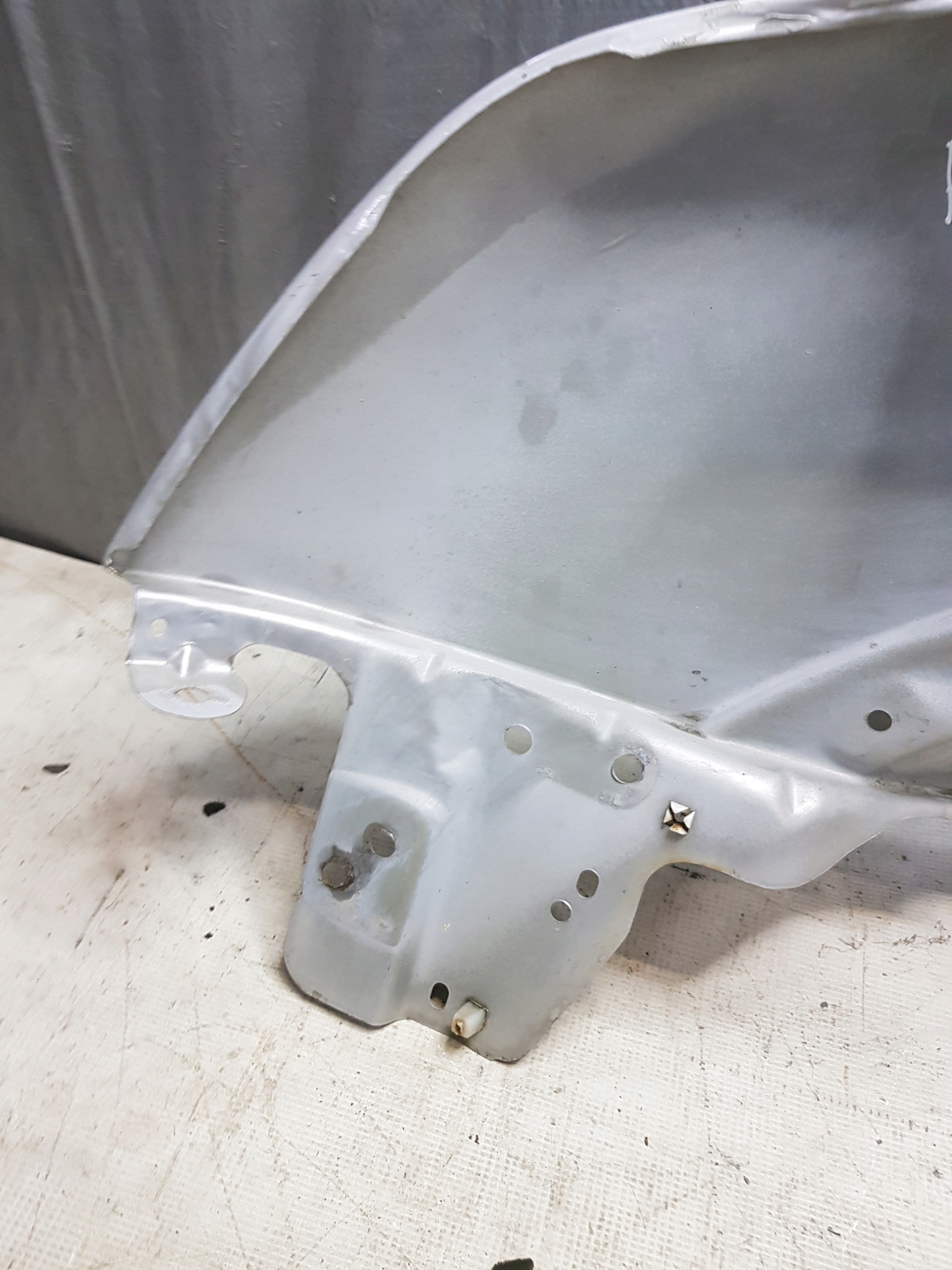 fender FORD TOURNEO MK1 right front SREBRNY