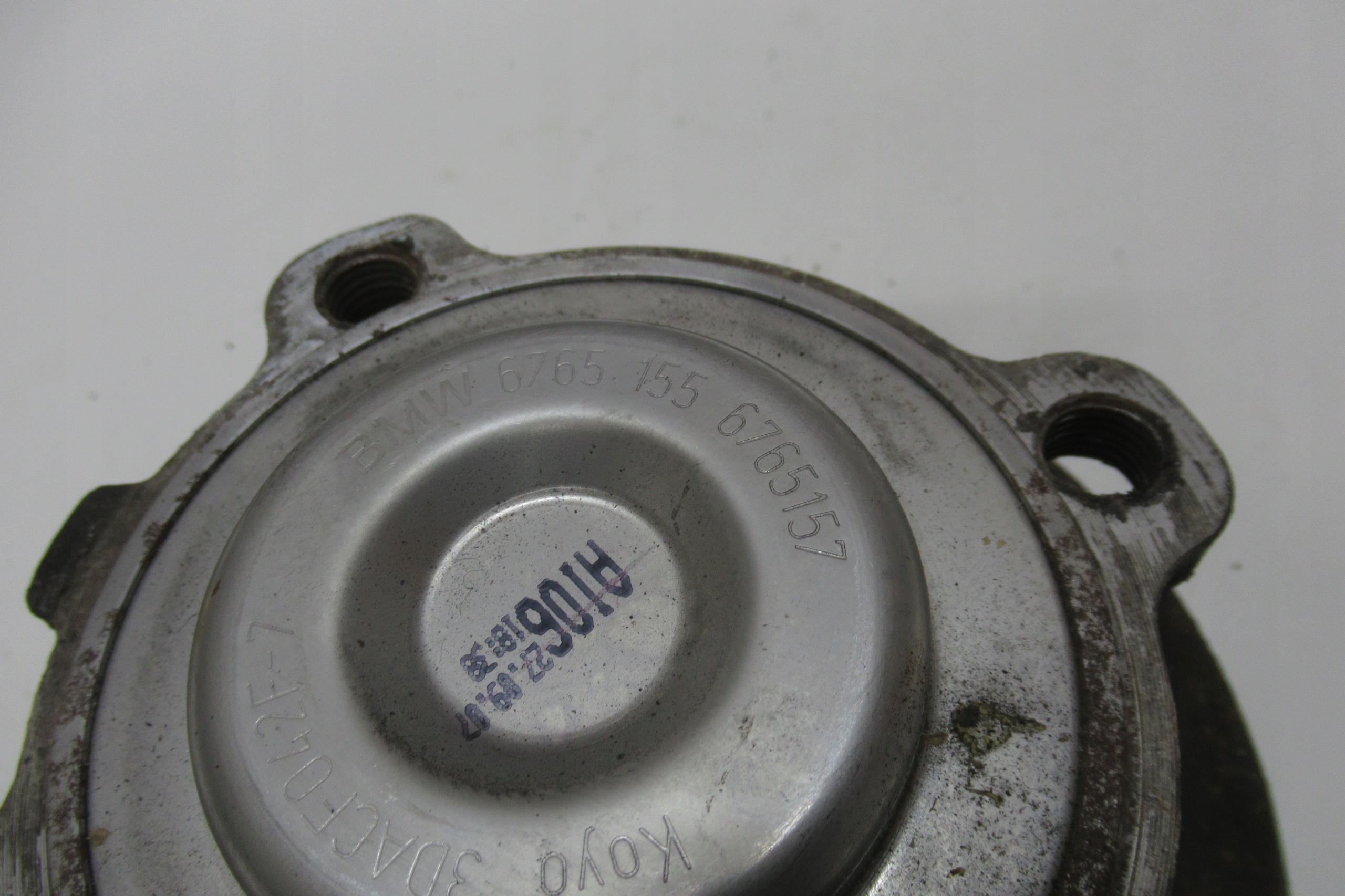 BMW E90 2.0D čepu levý předek 6765157