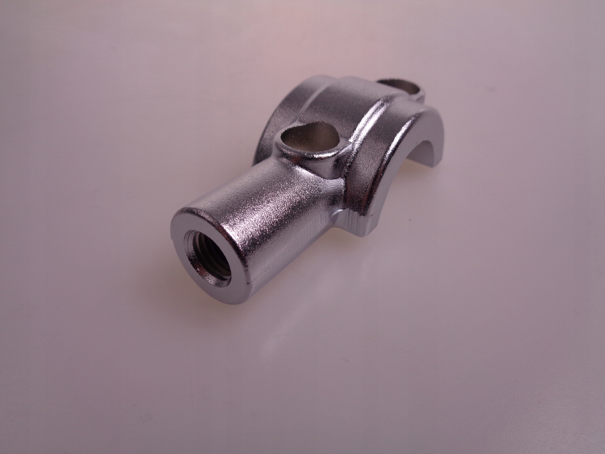 UCHWYT MOCOWANIE POMPY LUSTERKA SUZUKI LS 650