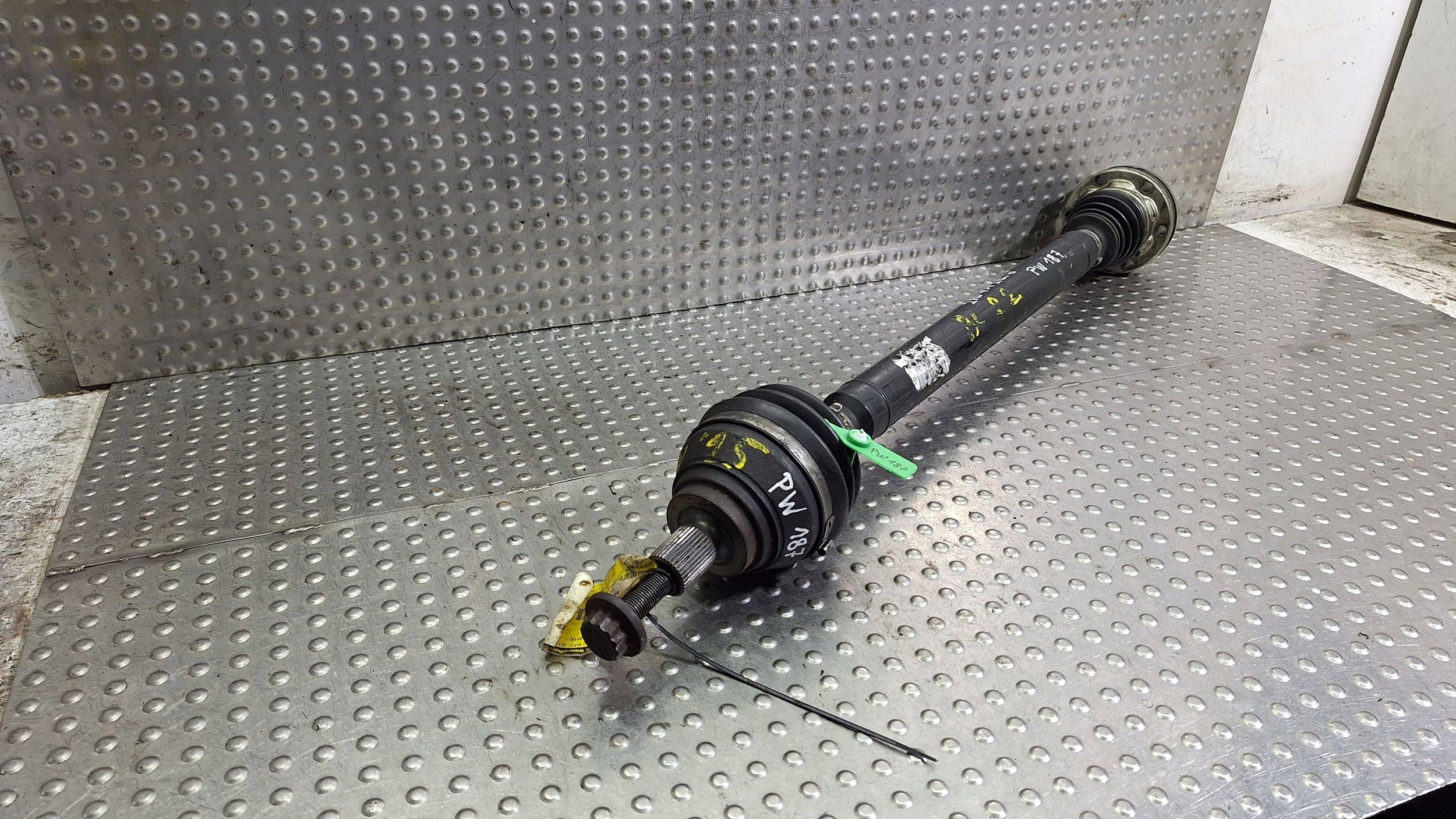 semi-axis right front 2K0407272G VW CADDY III 2K LIFT 2.0 TDI