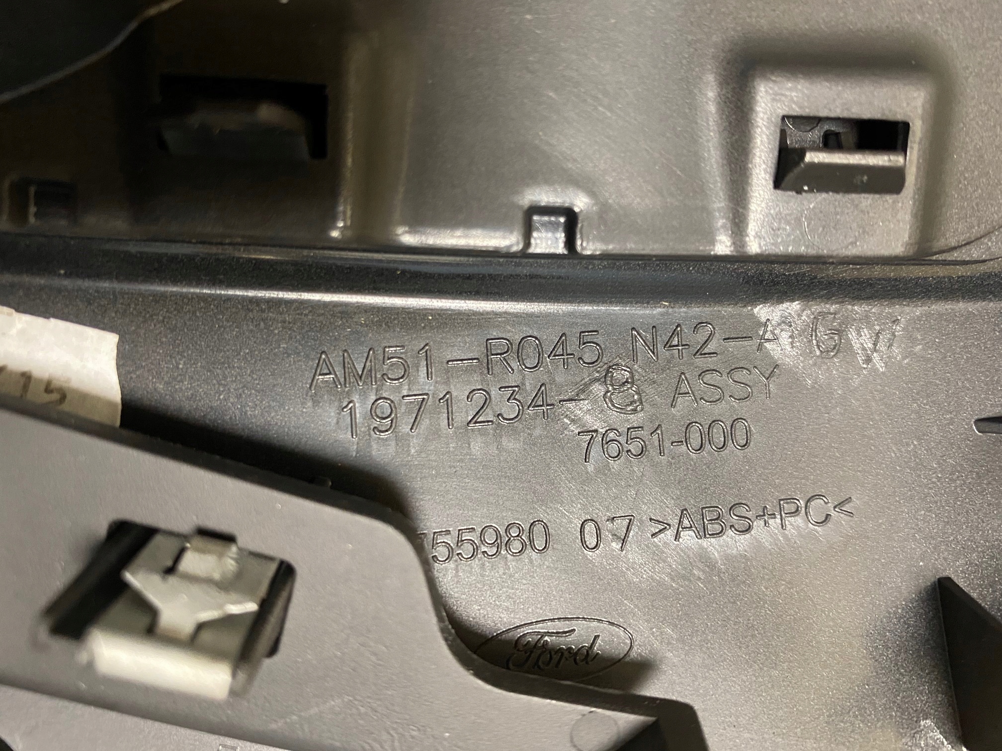 KUGA MK2 OSŁONA GŁOŚNIKA 2015R Producent części Ford OE