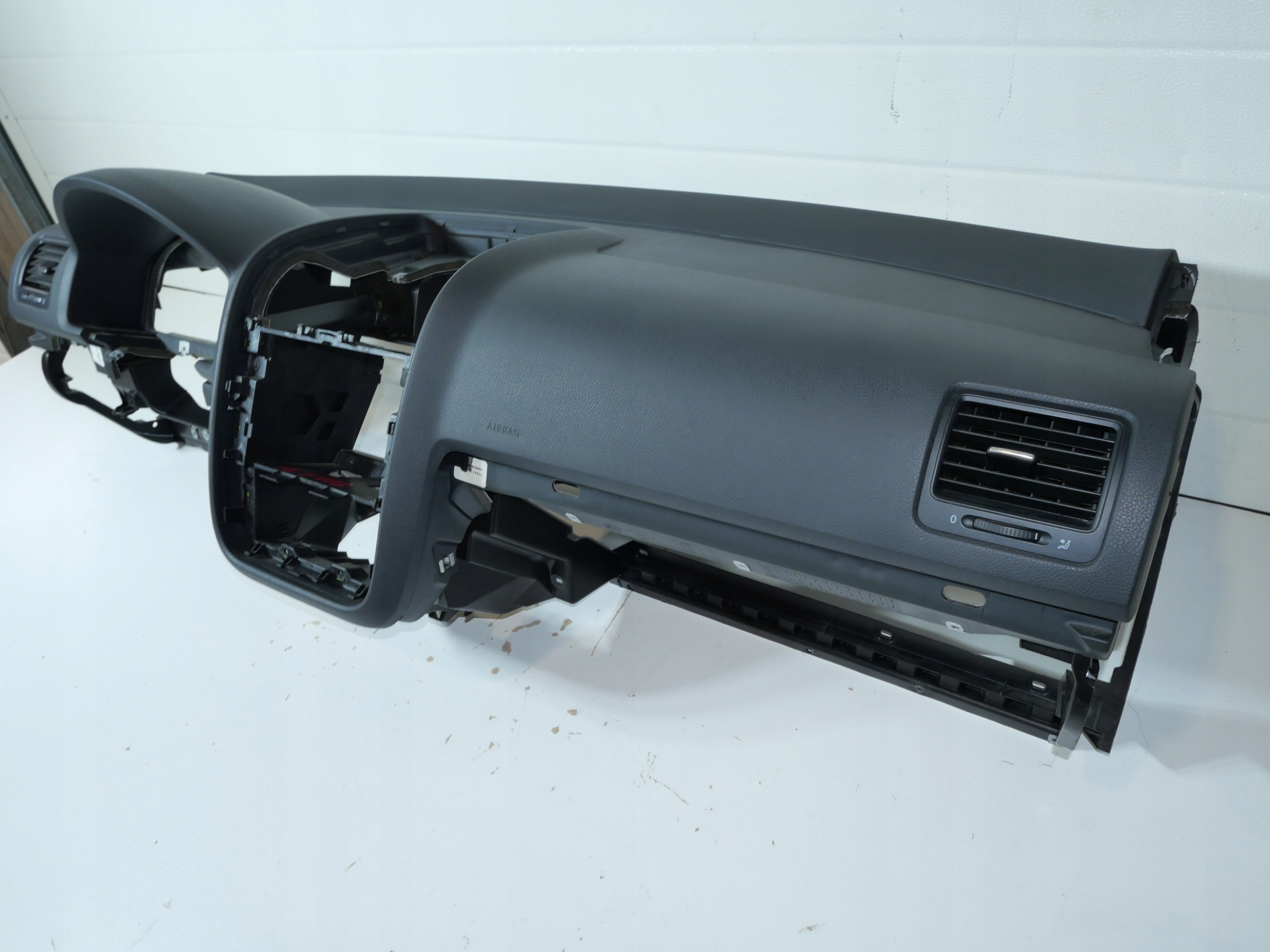 dashboard instrument panel console cockpit VW GOLF V 1K1858295
