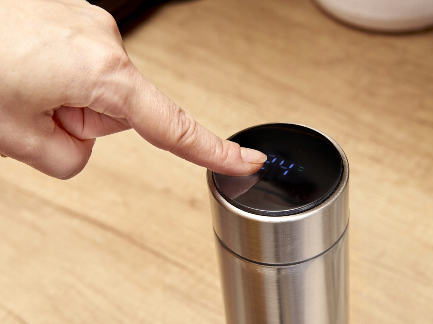 KUBEK TERMICZNY TERMOS SMART LED WYŚWIETLACZ 500ML Maksymalne utrzymanie zimna do 12 h