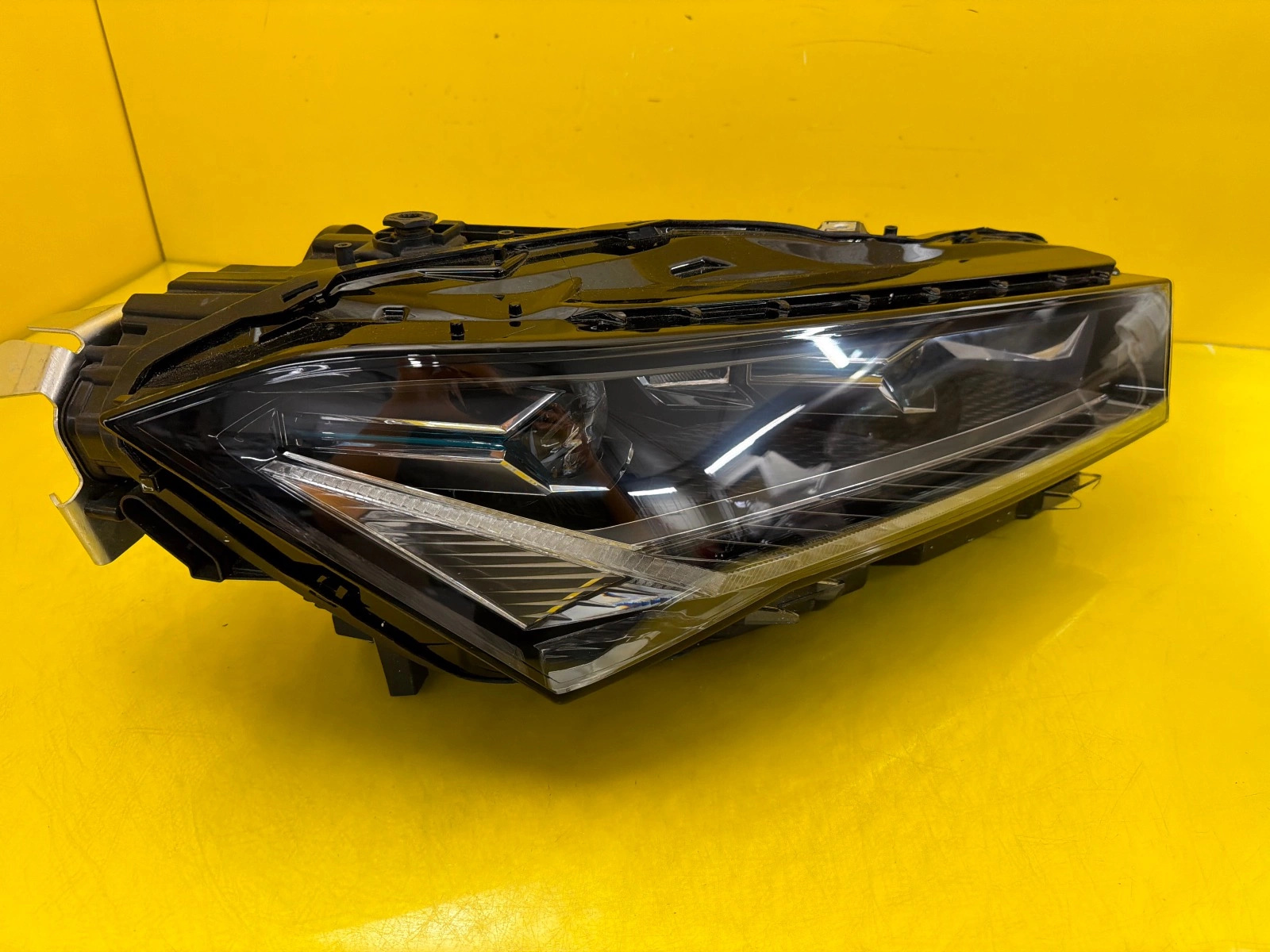 light right Skoda Superb IV 4 Full Led 3P 3P1941016A