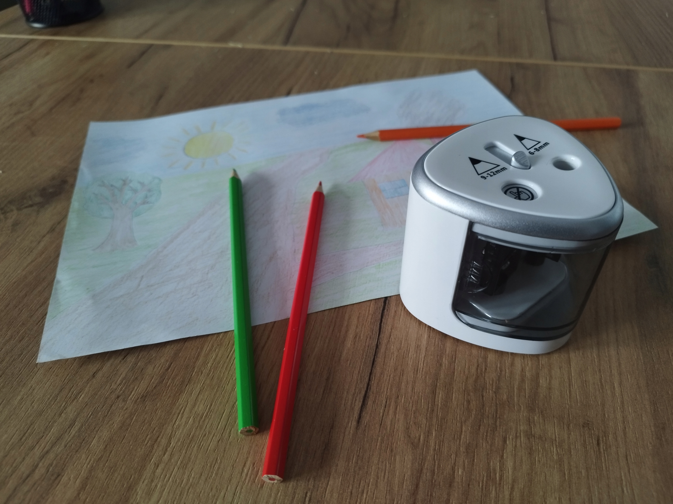 TEMPERÓWKA ELEKTRYCZNA PODWÓJNA STRUGACZKA BATERIE Materiał plastik