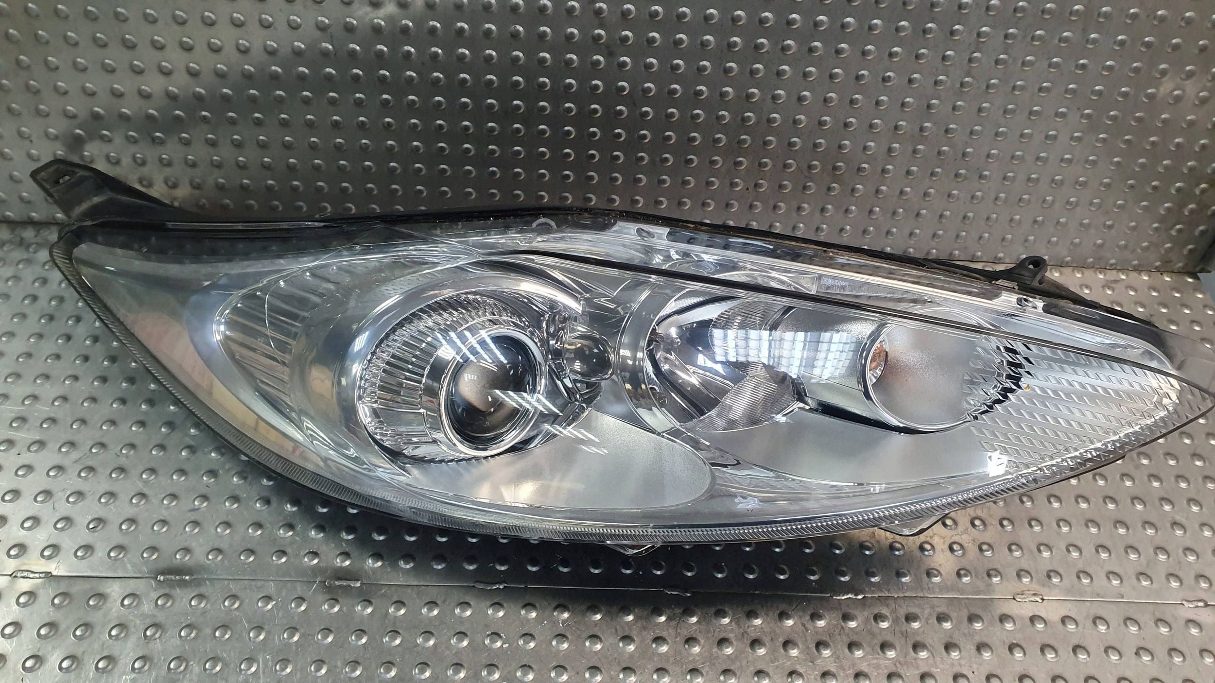 light front right FORD FIESTA MK7 lens 08