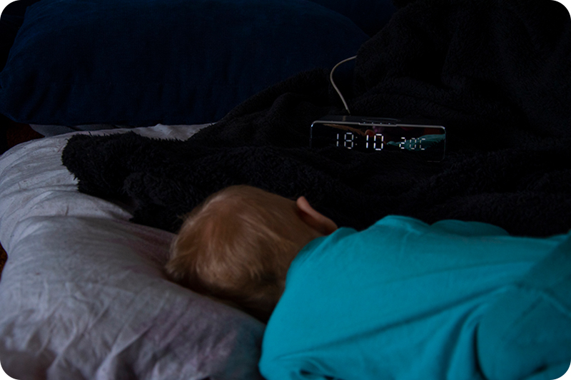 PREZENT dla TATY MAMY: BUDZIK z ŁADOWARKĄ INDUKCJA Waga produktu z opakowaniem jednostkowym 0.2 kg