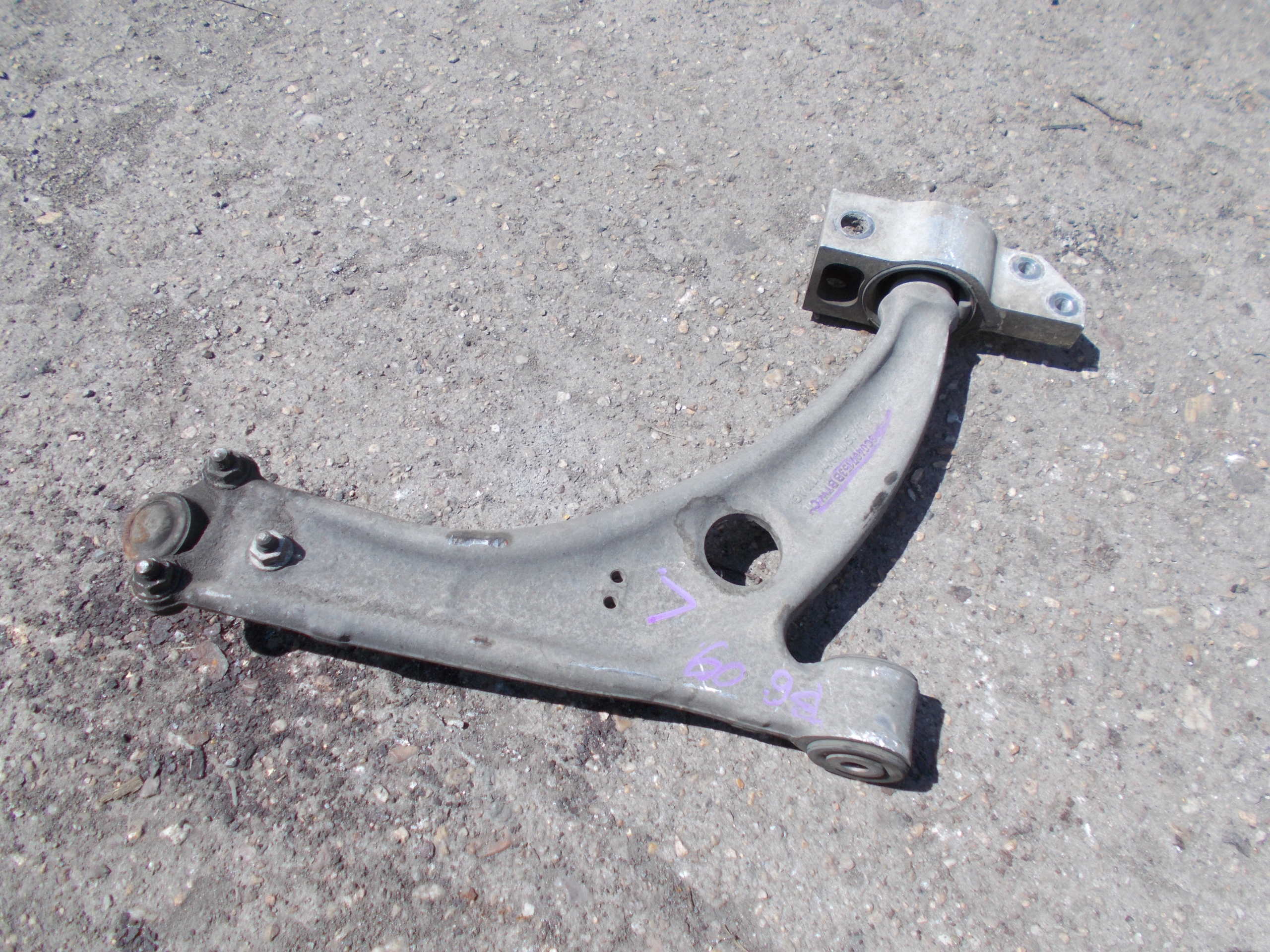 VW PASSAT B6 KOMBI 1.4 TSI 09R arm front