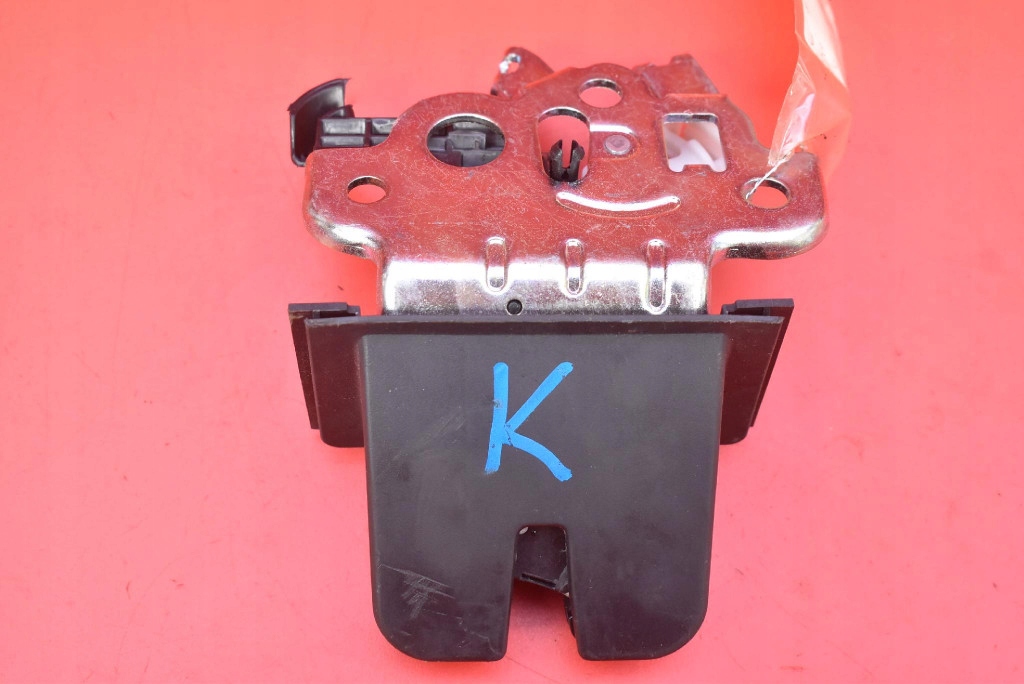 lock bonnet rear part boot 8R0827505 SKODA RAPID 1 and SPACEBACK 12-17