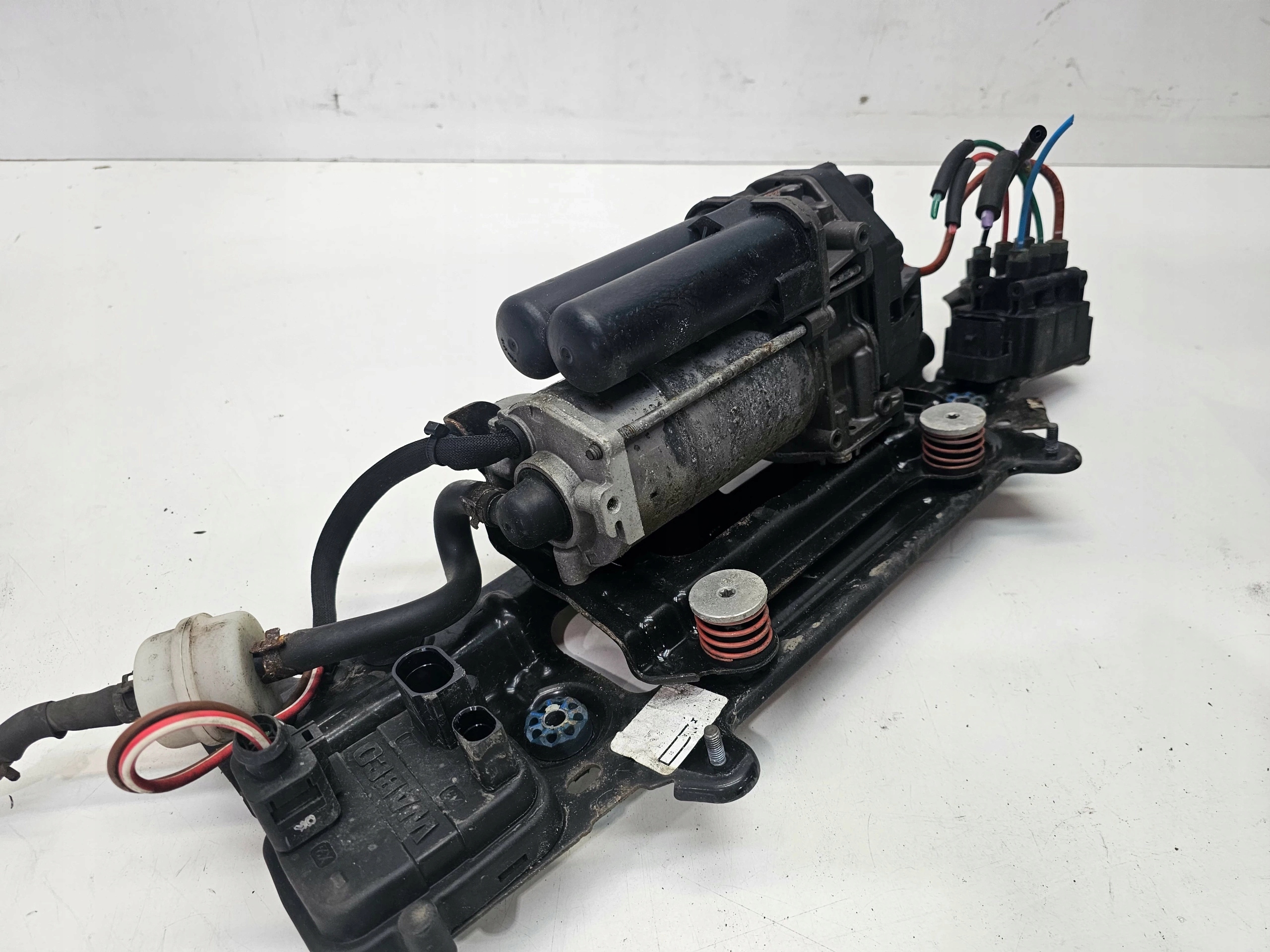 compressor; springing PNEUMATYKI+holder AUDI Q5 FY 80A616005E