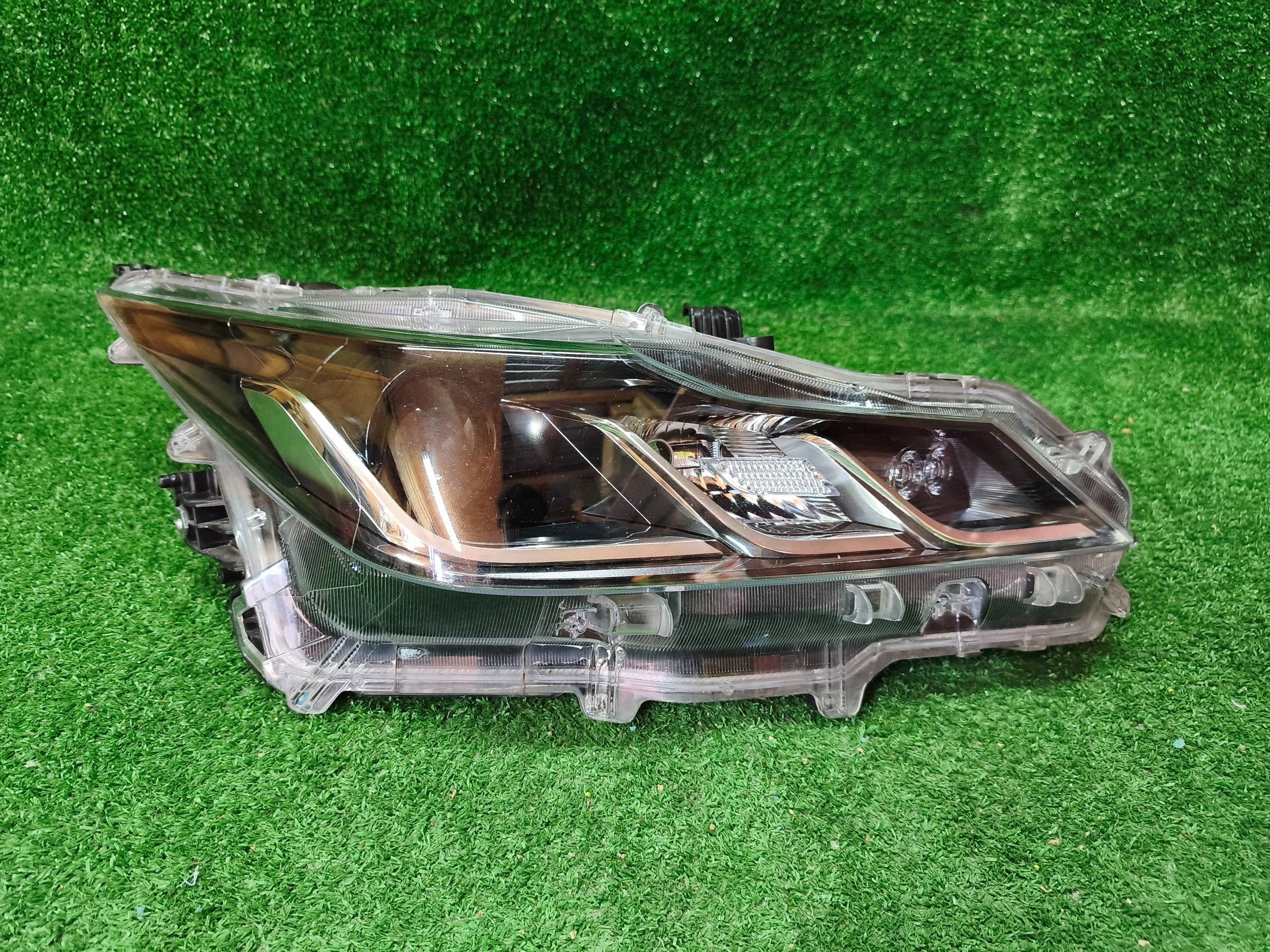 REFLEKTOR right front TOYOTA COROLLA E21 sedan LED NR.1513