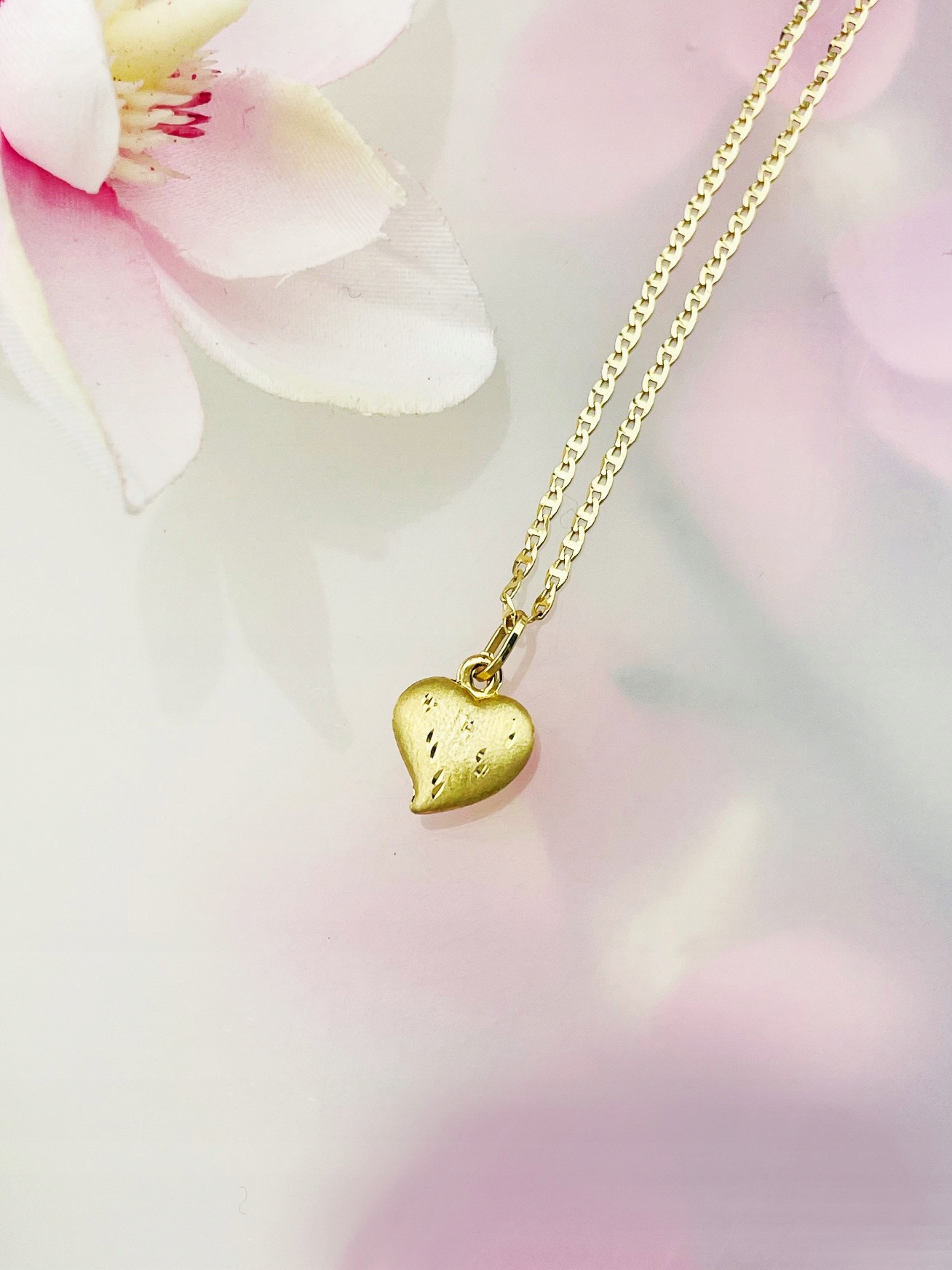 Zlatý přívěsek, přívěsek, frézované srdce, figurka