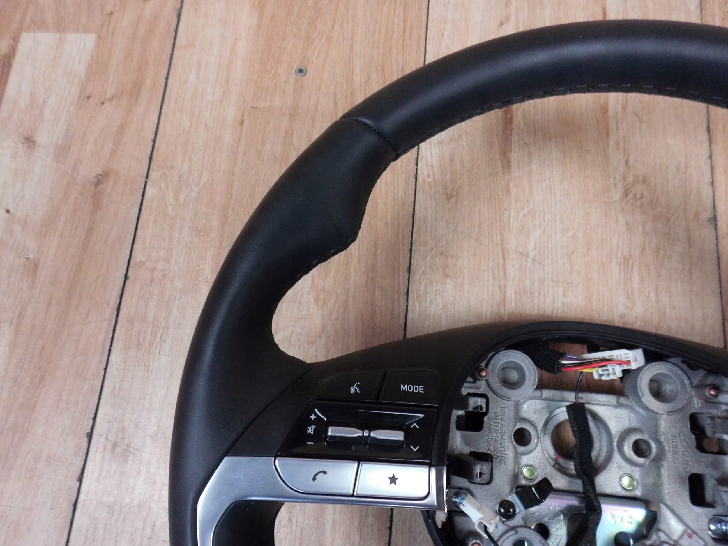 Hyundai Tucson IV 2020+ steering wheel, with shifting lAdNa