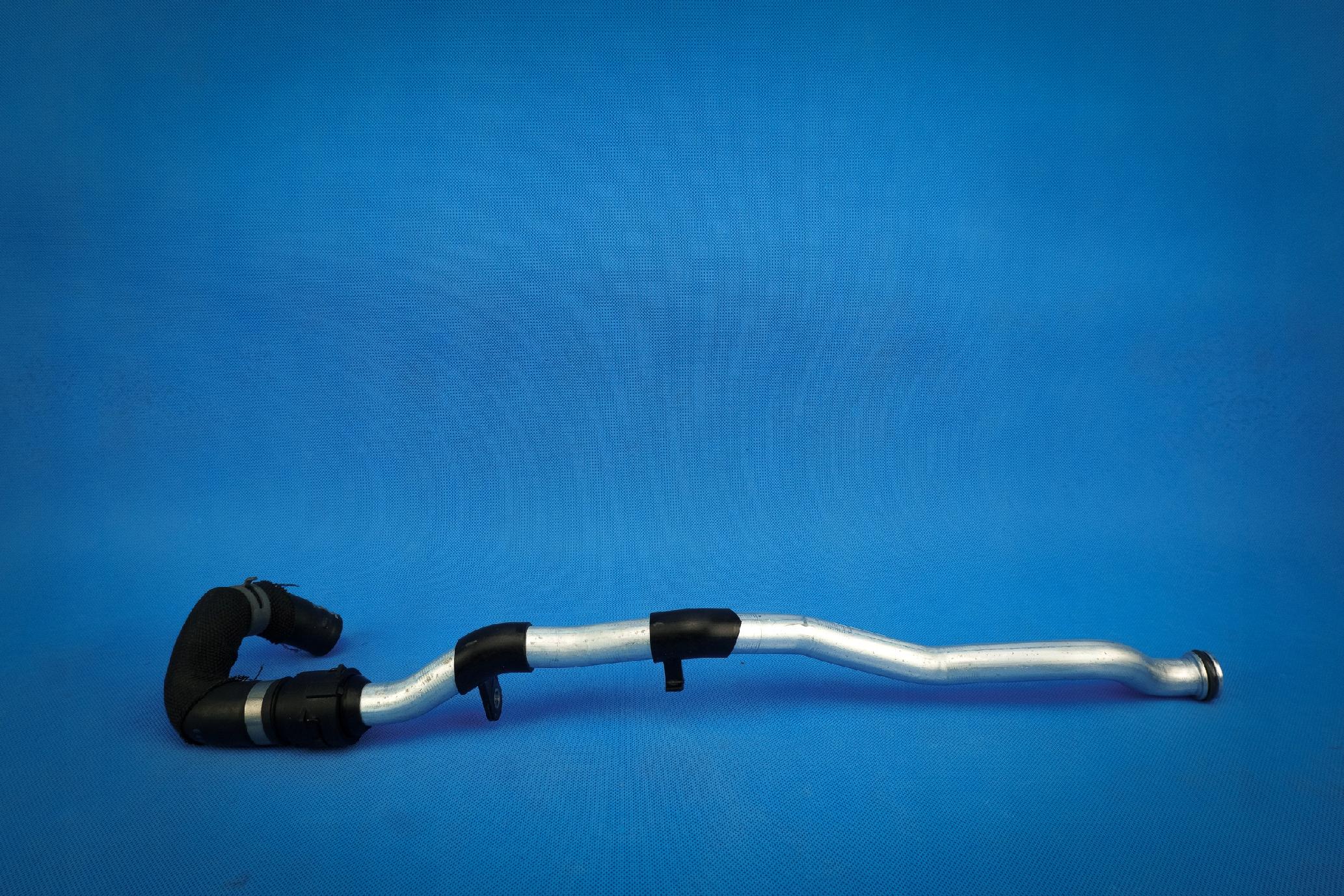 pipe wodna hose Audi S4 S5 A6 A7 A8 Q7 06E121065S