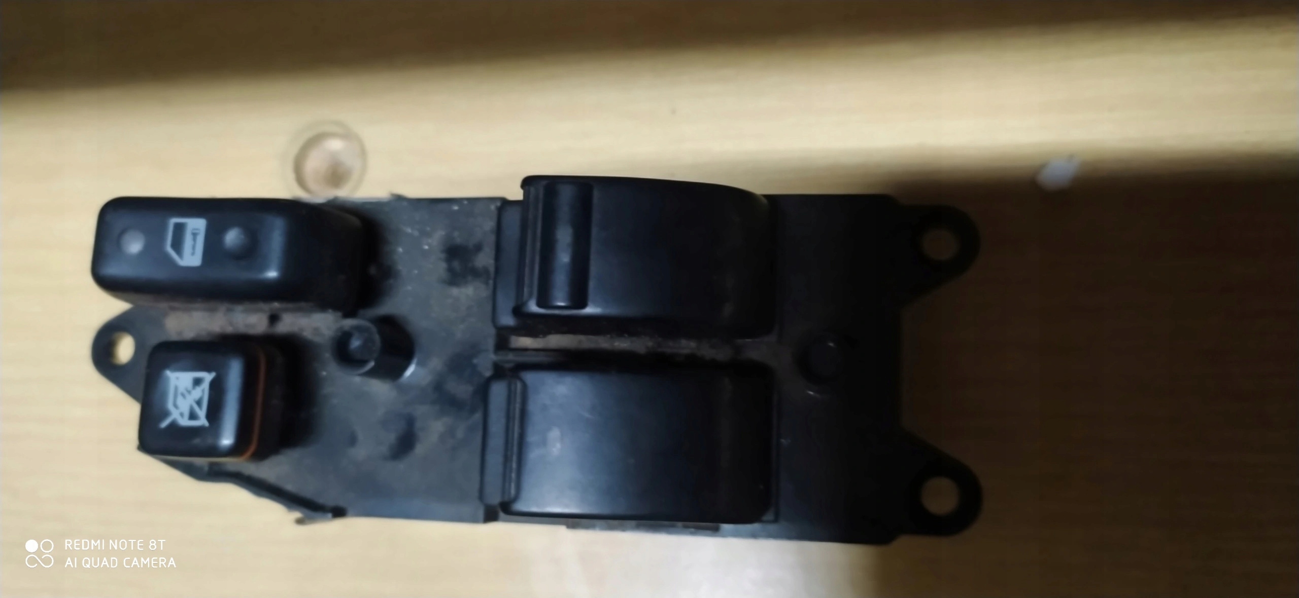 TOYOTA AVENSIS T25 Commandes Vitre 84820-05110