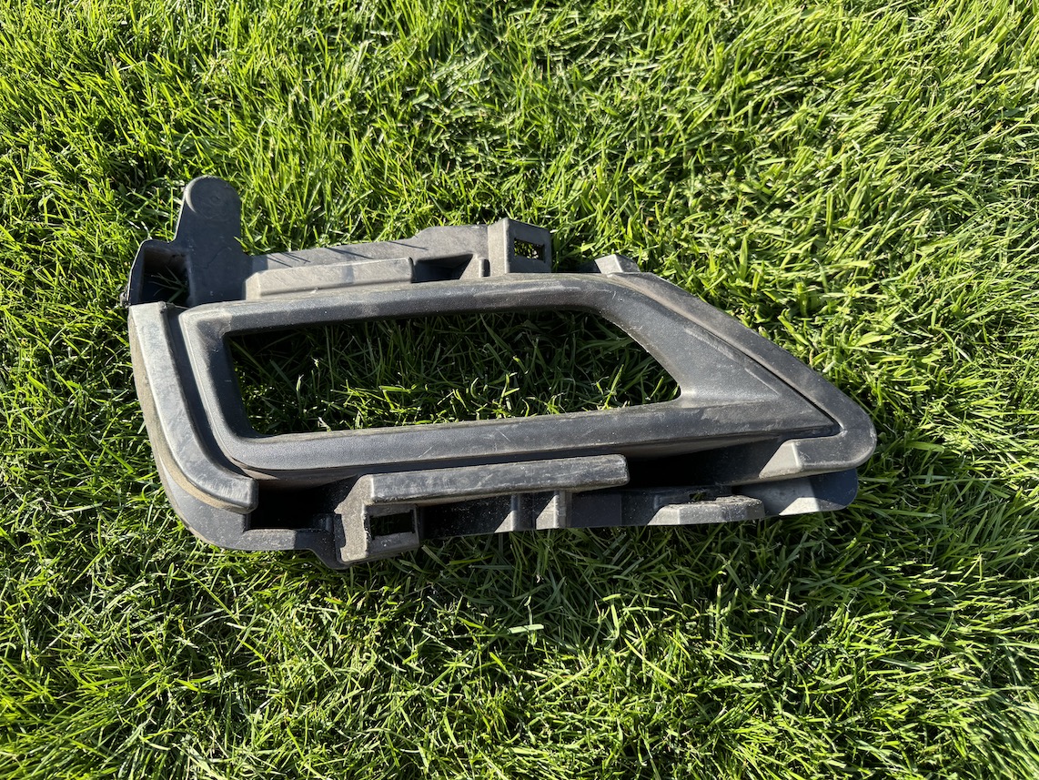 NISSAN MICRA K14 V LEWA RAMKA KRATKA NA HALOGEN ORYGINAŁ