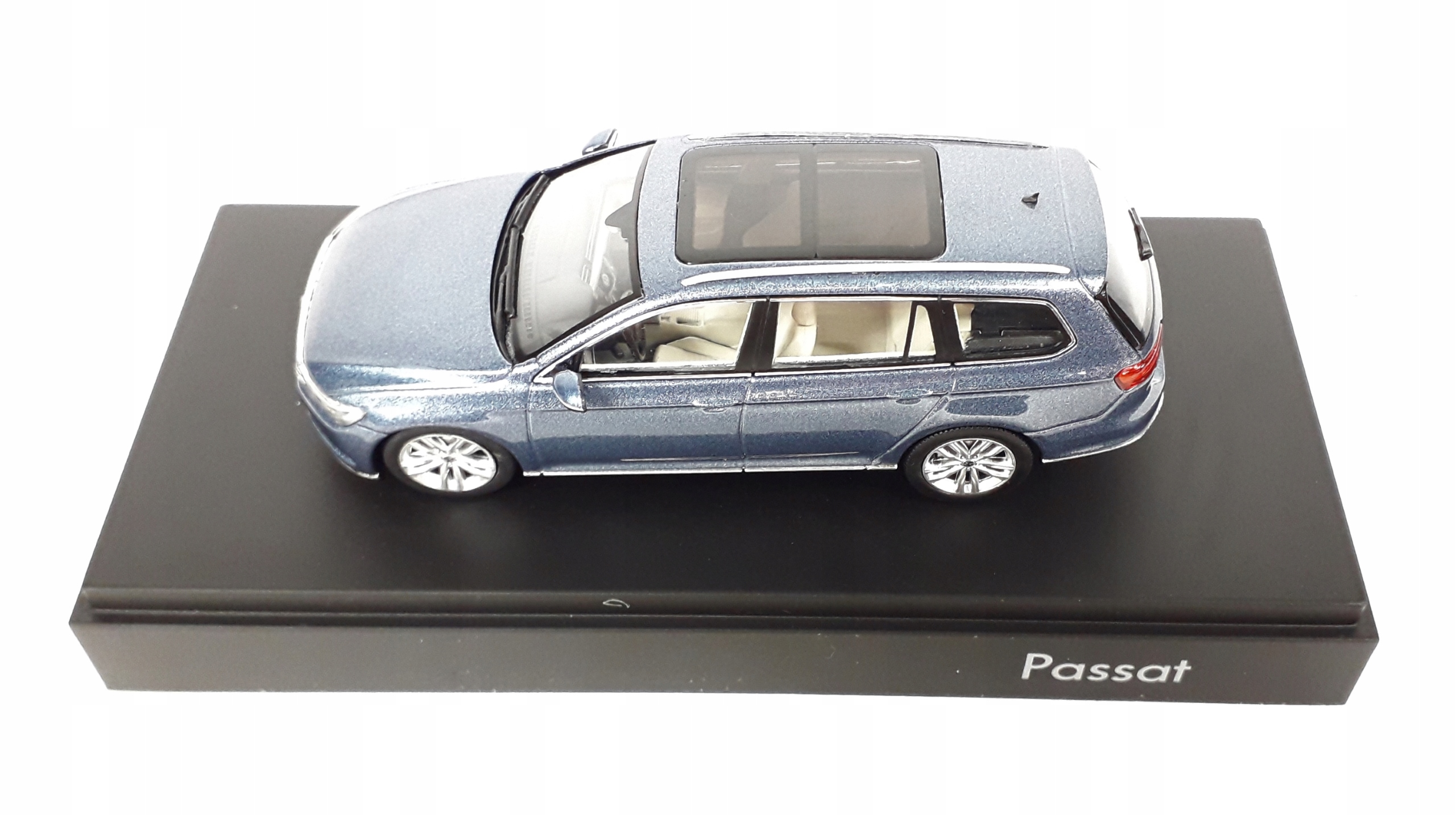 MODEL SAMOCHODU VW Passat B8 Variant 1:43 ASO EAN (GTIN) 4039378350048