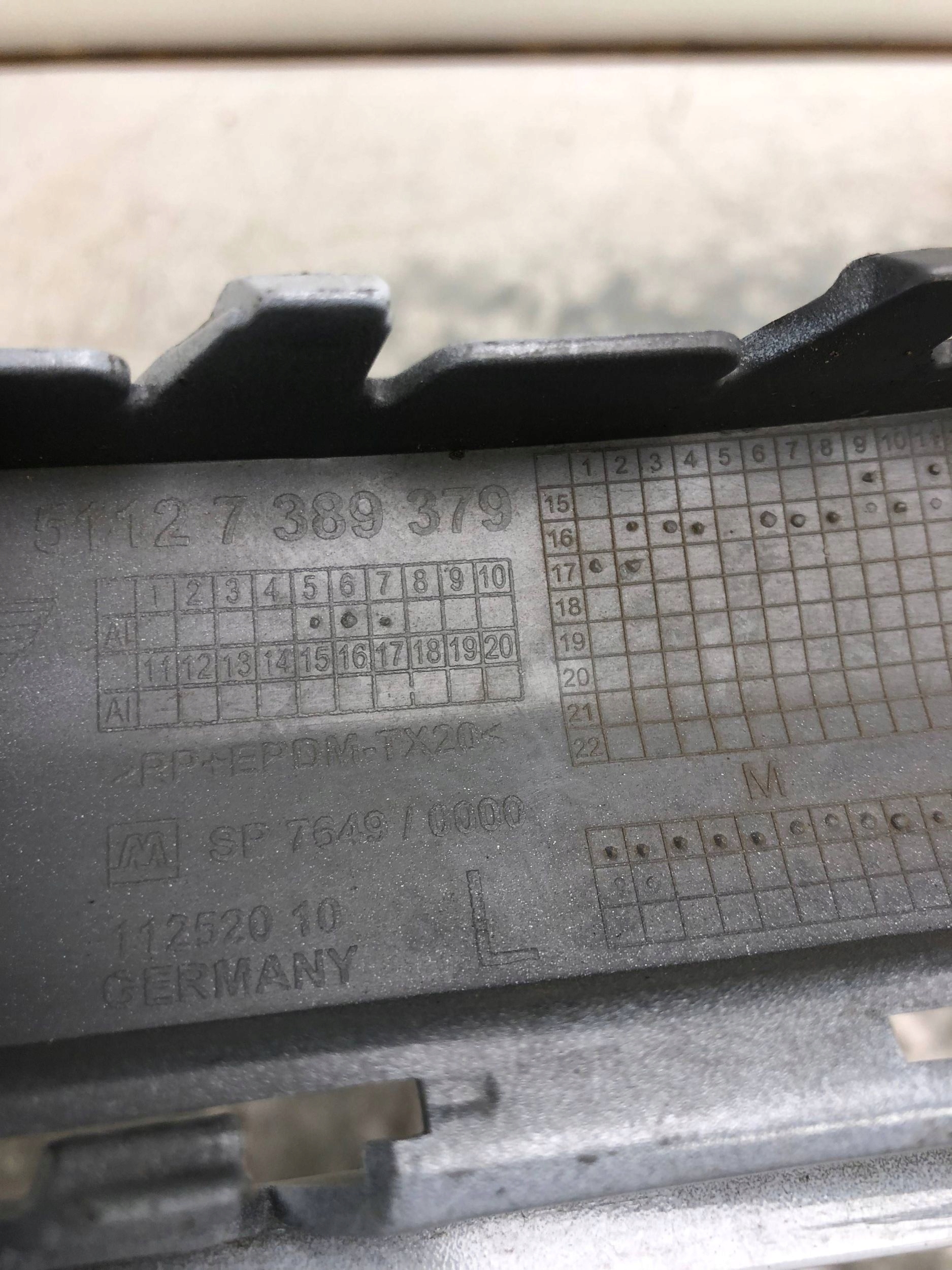 Ecke der Stoßstange links heck MINI F60 7389379