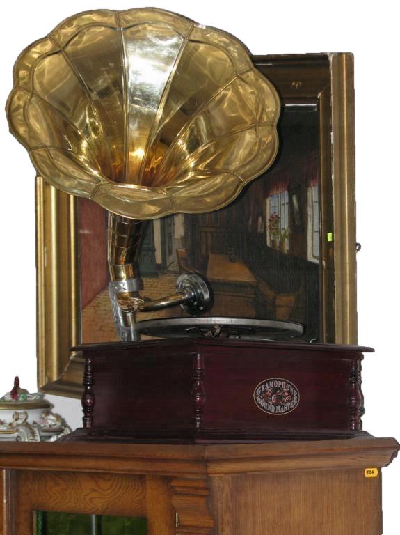 Граммофон-патефон-исправное красное дерево бронза-квадрат № 26