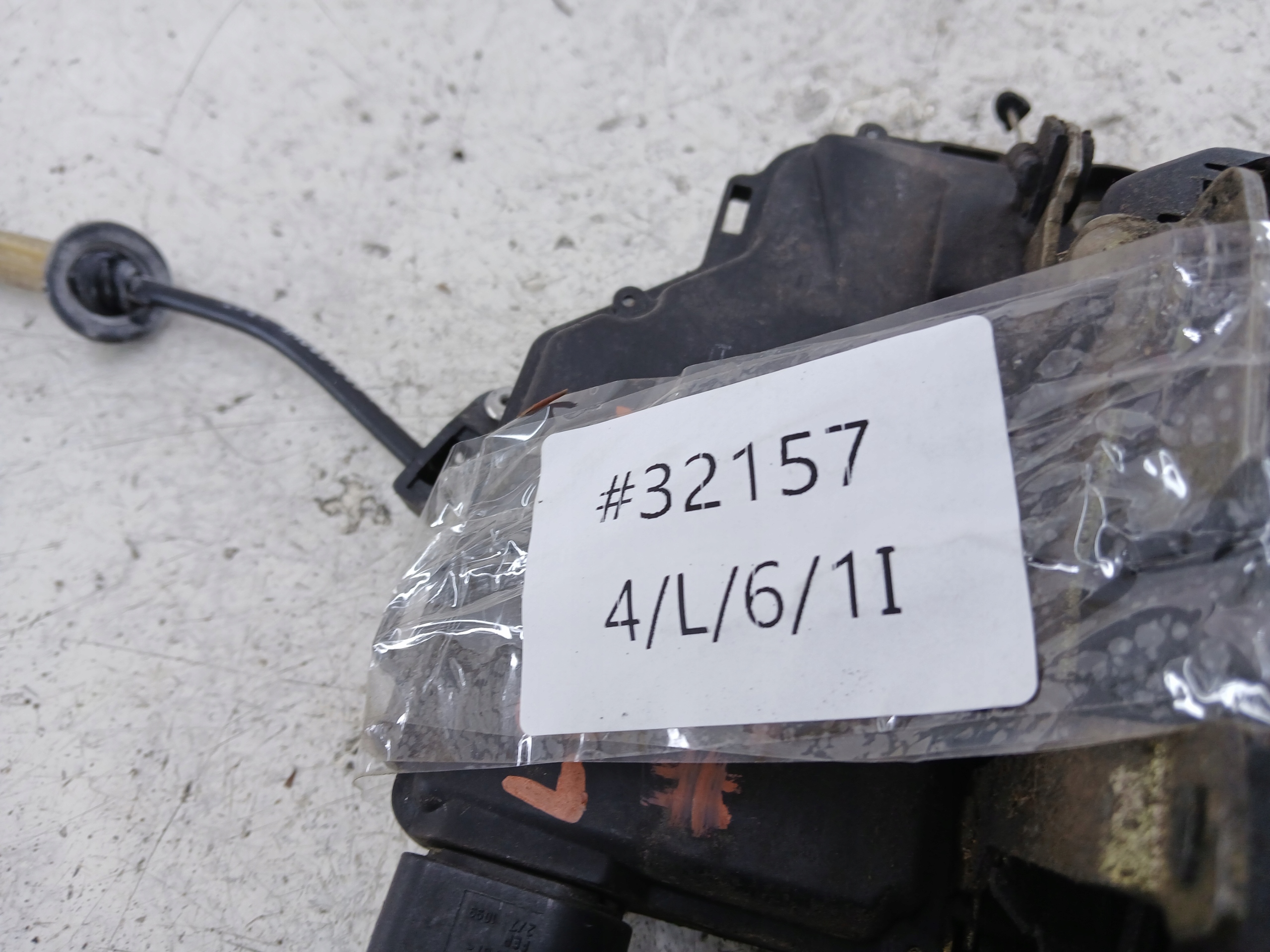 VW PASSAT B5 SKODA OCTAVIA and LEON and lock door left front 3B1837015A