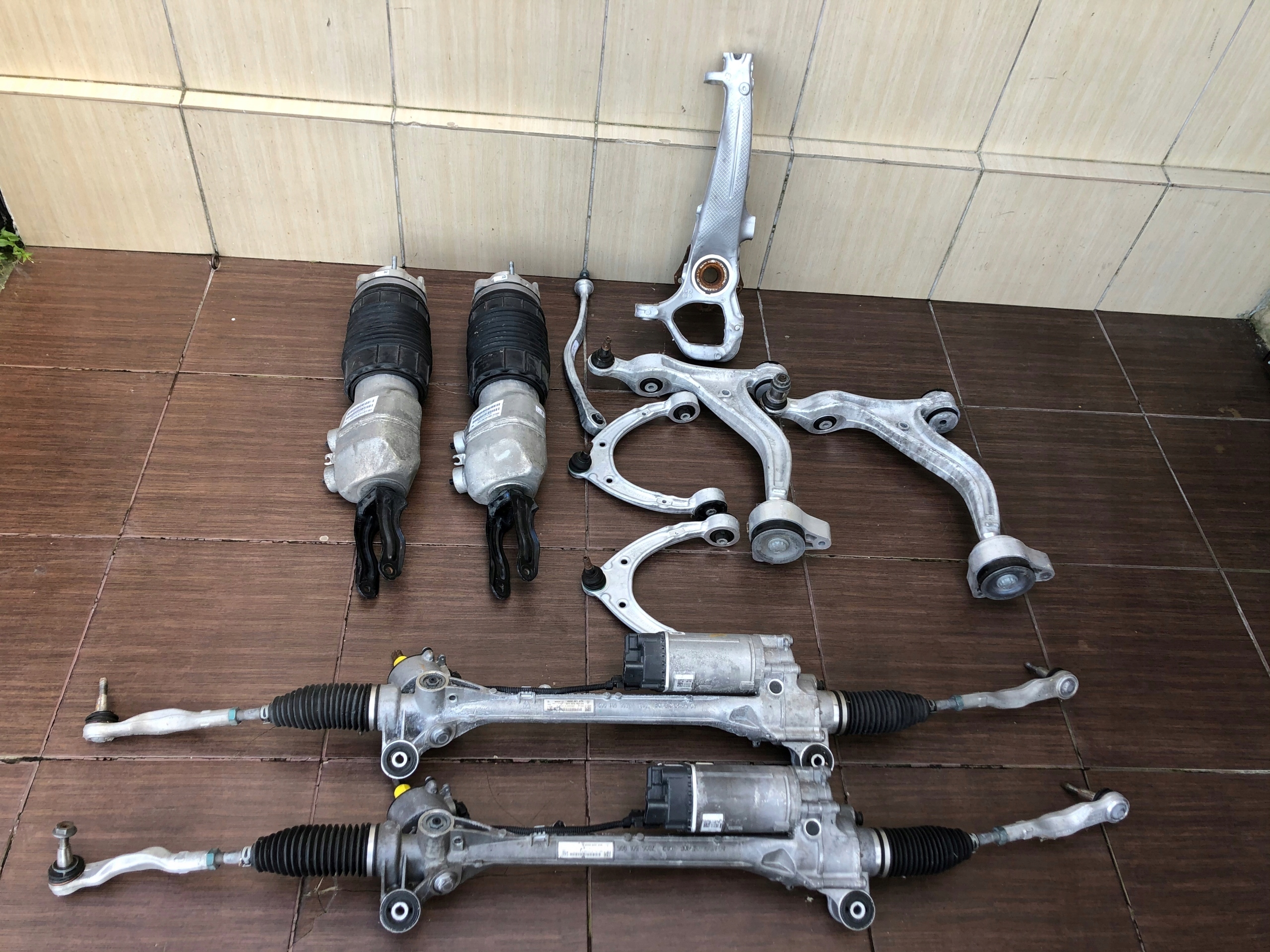 shock absorber front left Porsche Panamera 971 17