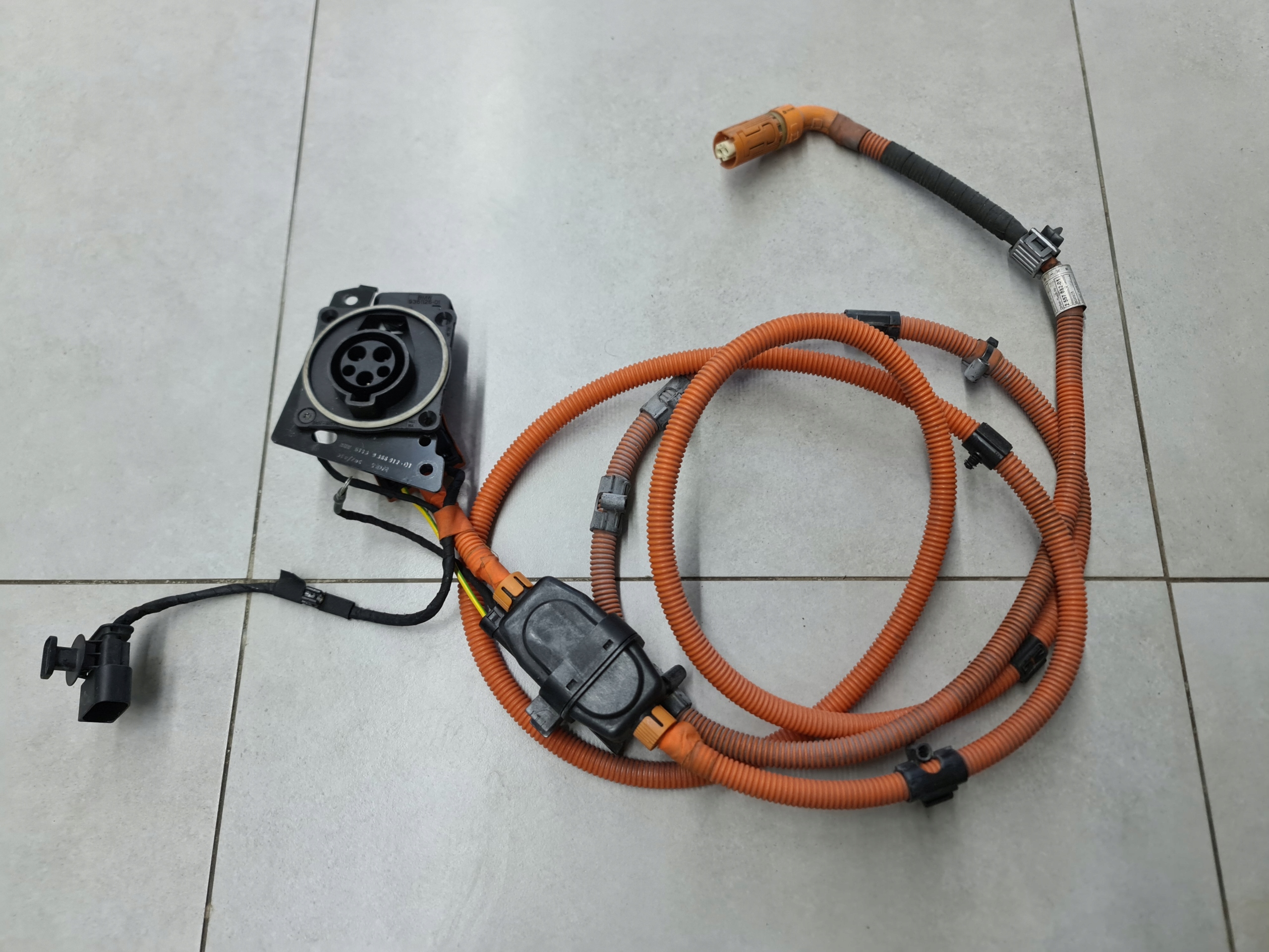 GNIAZDO KABEL ŁADOWANIA BMW F45 2557082