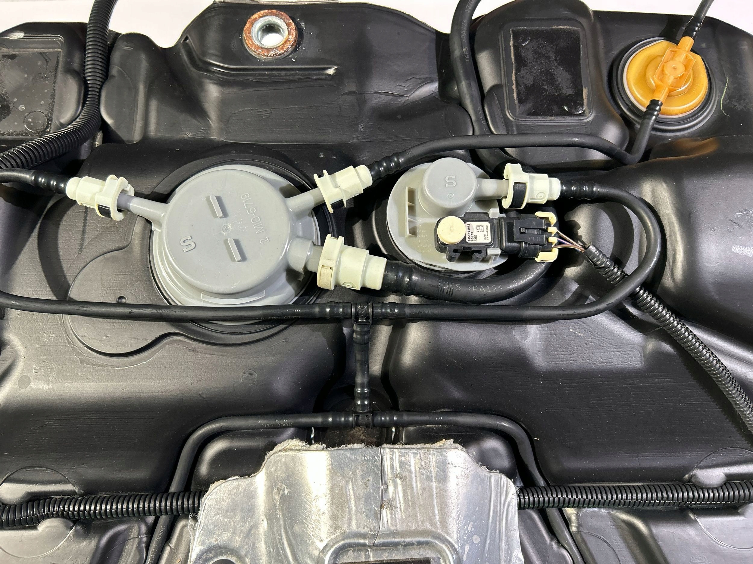 fuel tank tank complete pump plywak Dodge Durango 2014