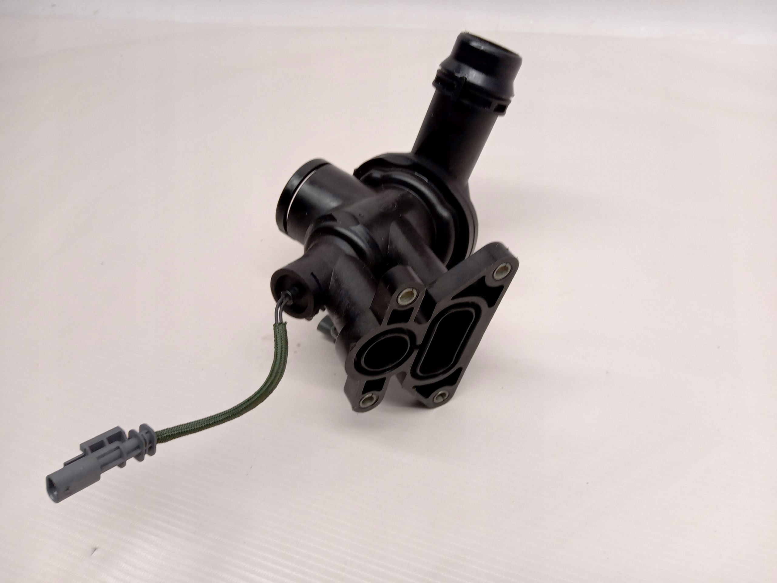 OBUDOWA TERMOSTATU JAGUAR LAND ROVER 2.0 Producent części Land Rover OE