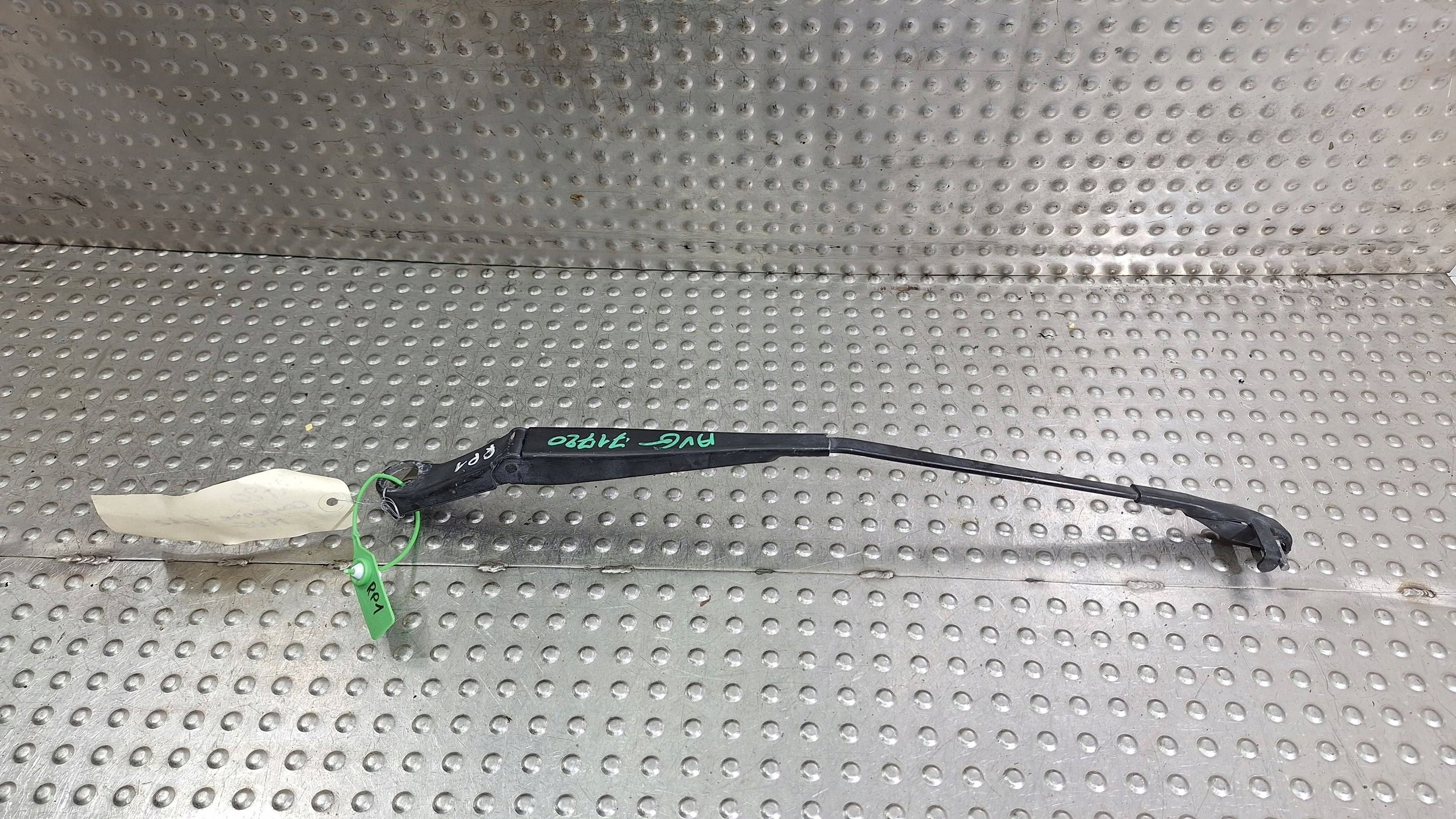 wiper arm left front 7L5955407D PORSCHE CAYENNE and 7L5