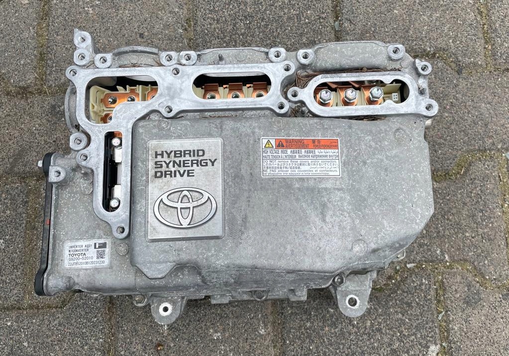 TOYOTA YARIS III HYB 11-14R. ИНВЕРТОР