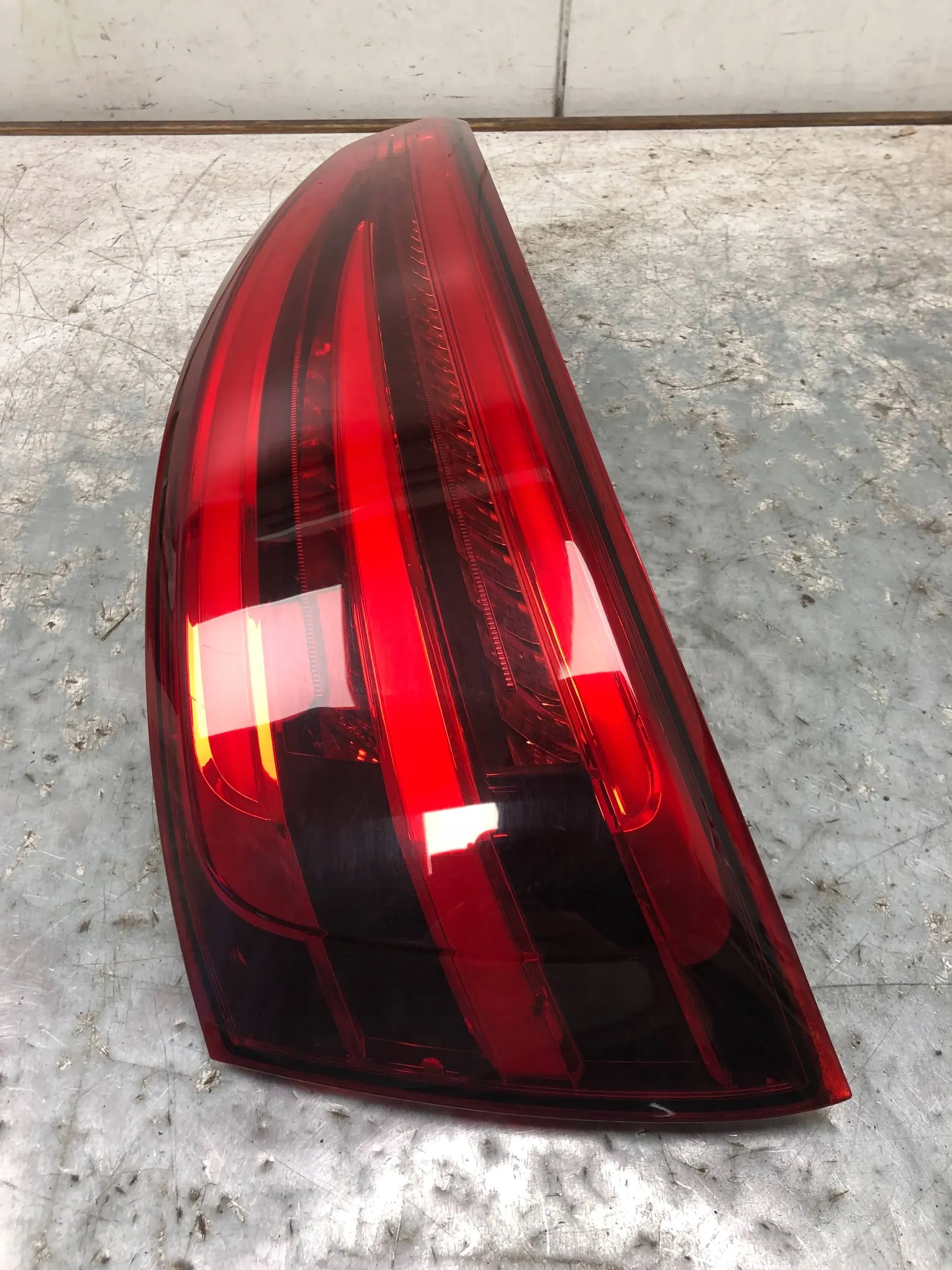 AUDI Q3 8U originál light right rear part LED NEON 8U0945094H