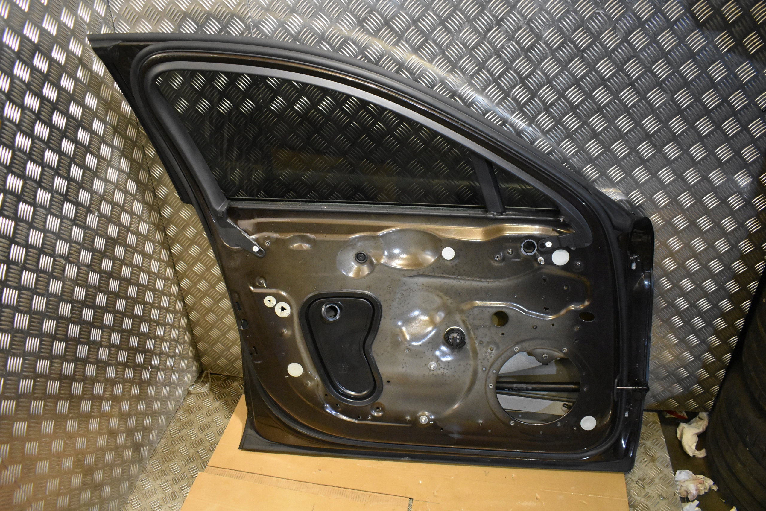 IDEALNE door front front left PORSCHE PANAMERA 971 colour: M8R 1