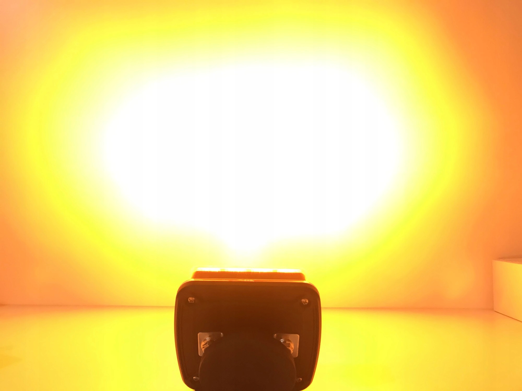 LAMPA LED OSTRZEGAWCZA BŁYSKOWA STROBOSKOP MAGNES Kolor pomarańczowy