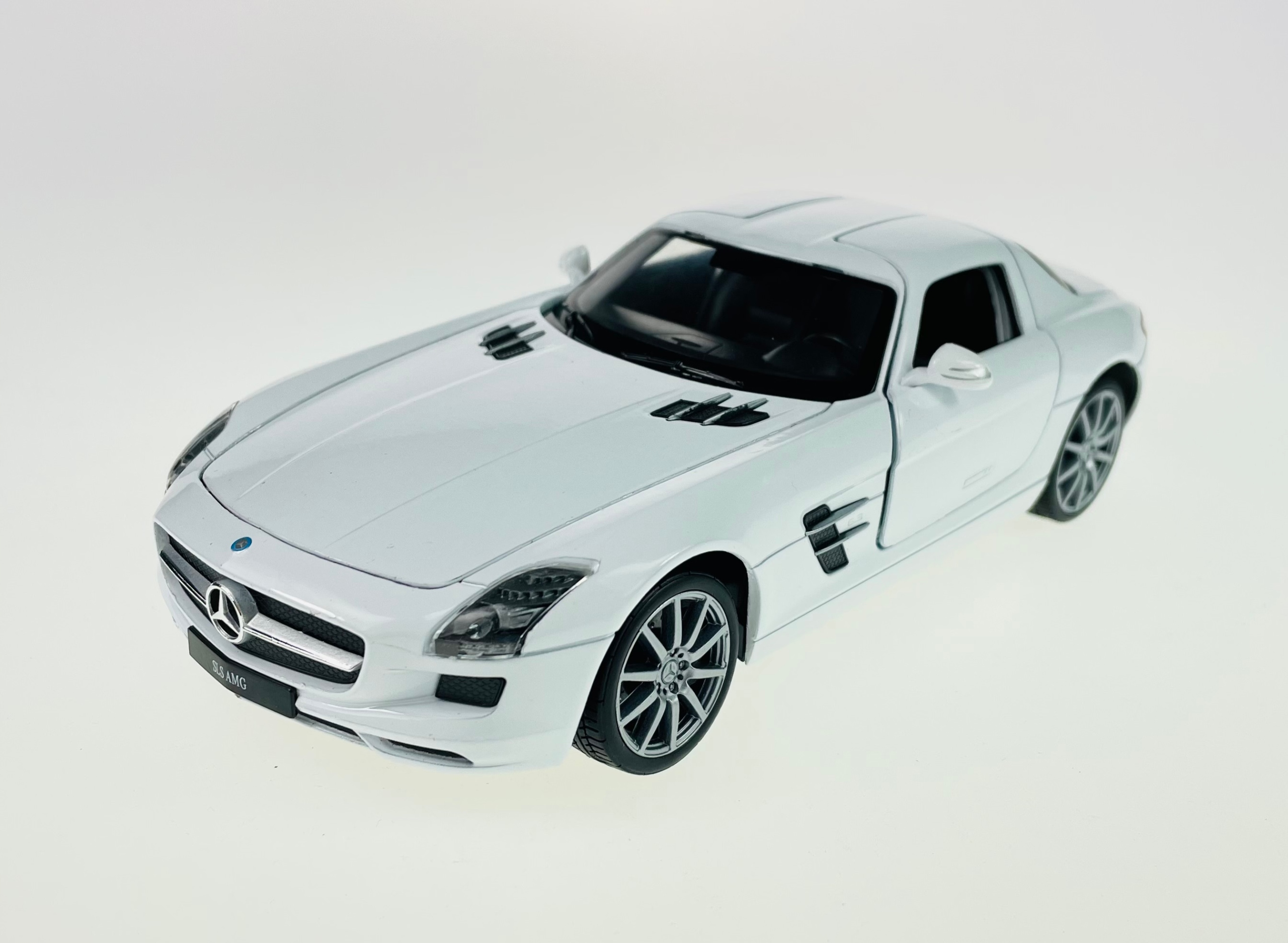 WELLY MERCEDES-BENZ SLS AMG 1:24 NOWY METAL MODEL