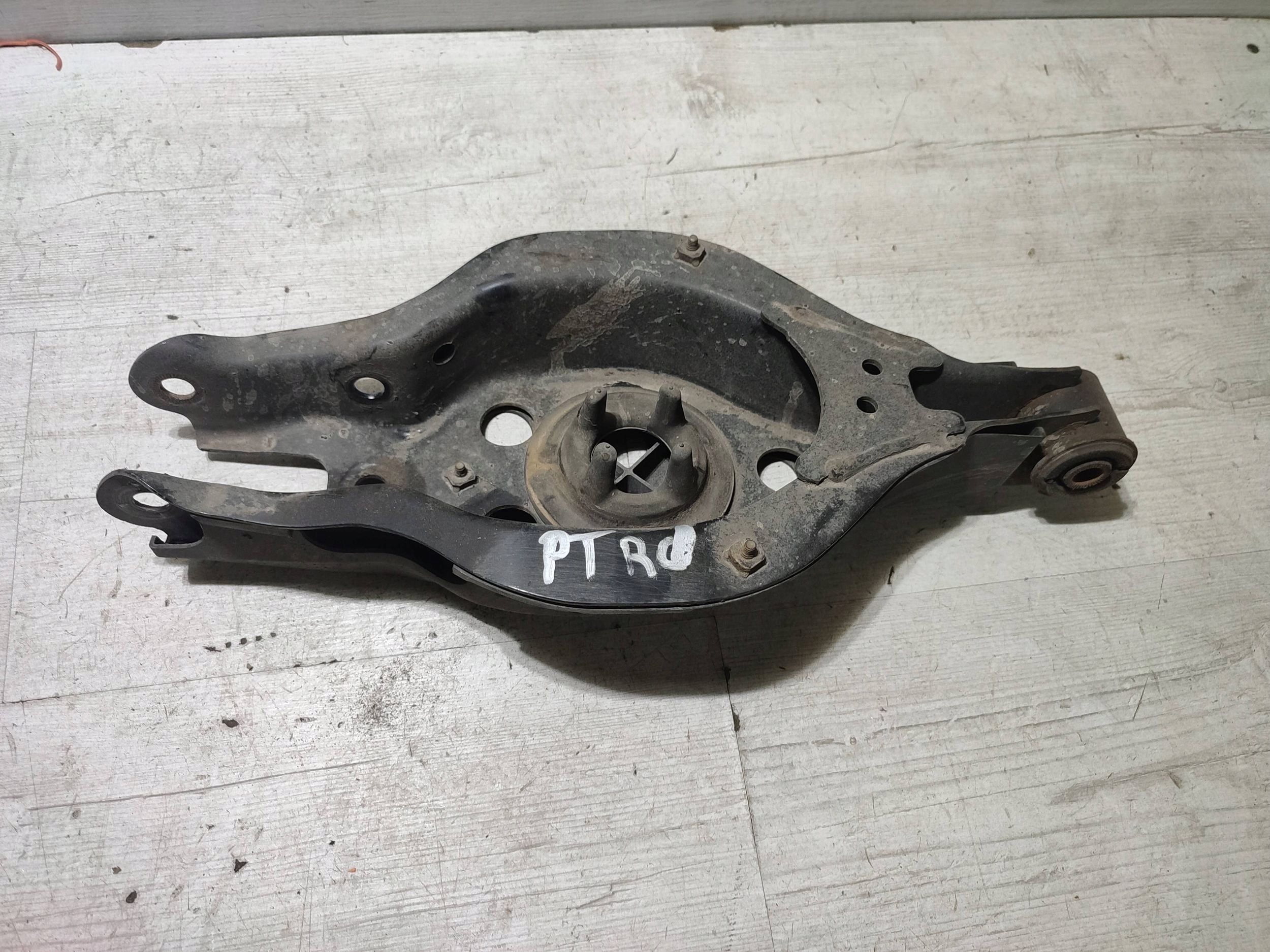 Lexus RC 2019 rear part side right arm rear