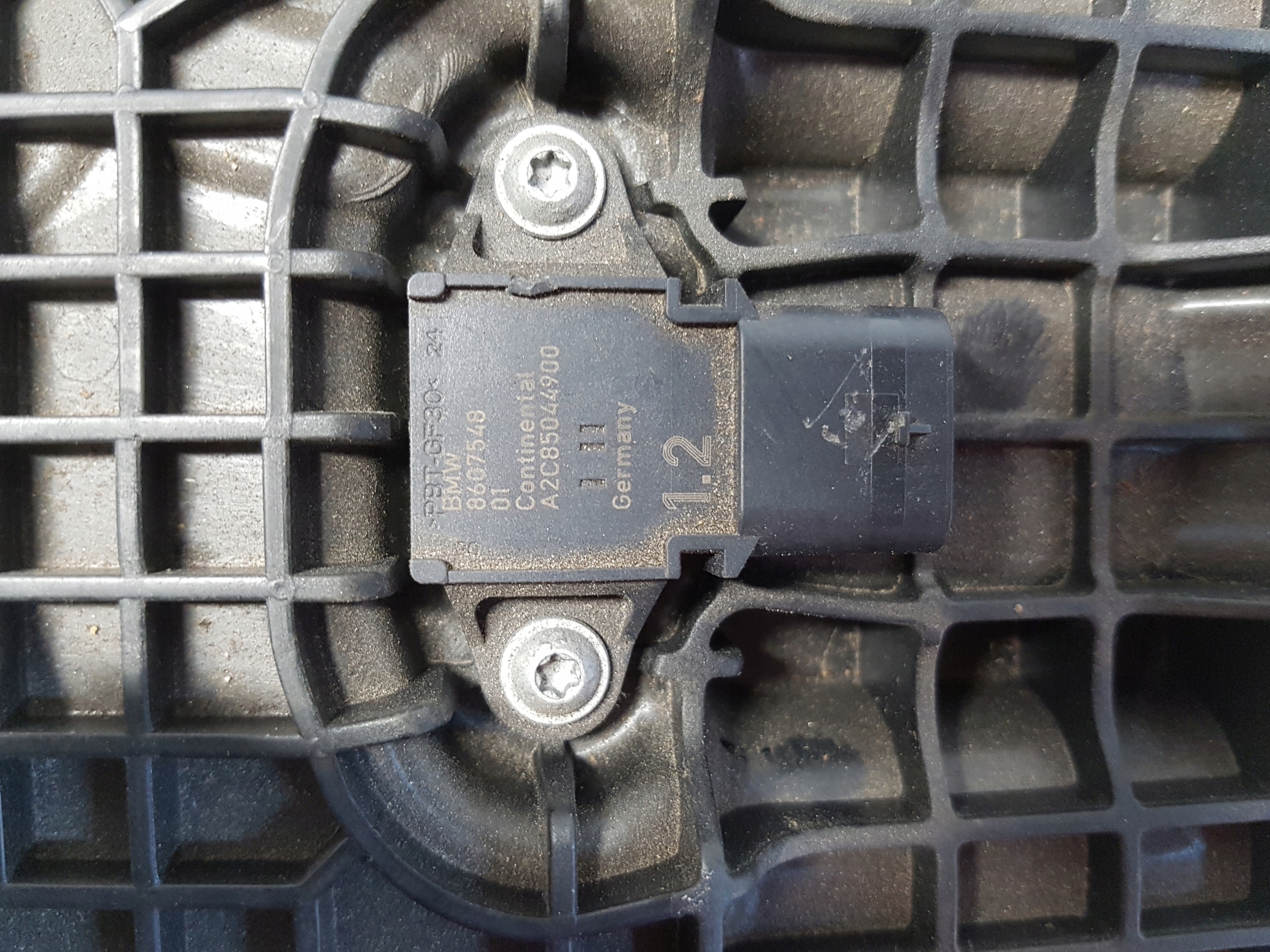 BMW I3 i01 intake manifold 8530103