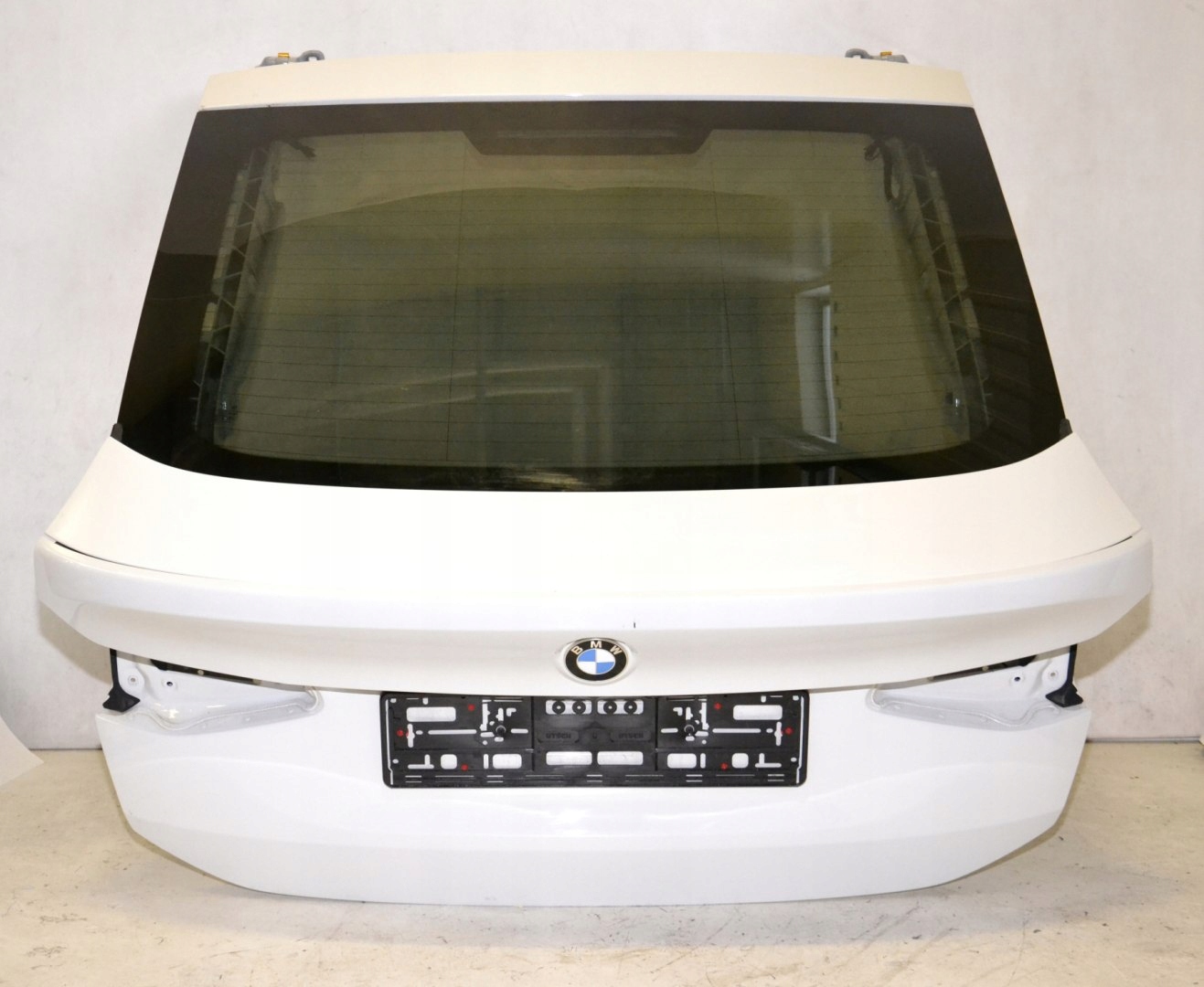 BMW G32 GT klapa bagażnika szyba tył kamera 300