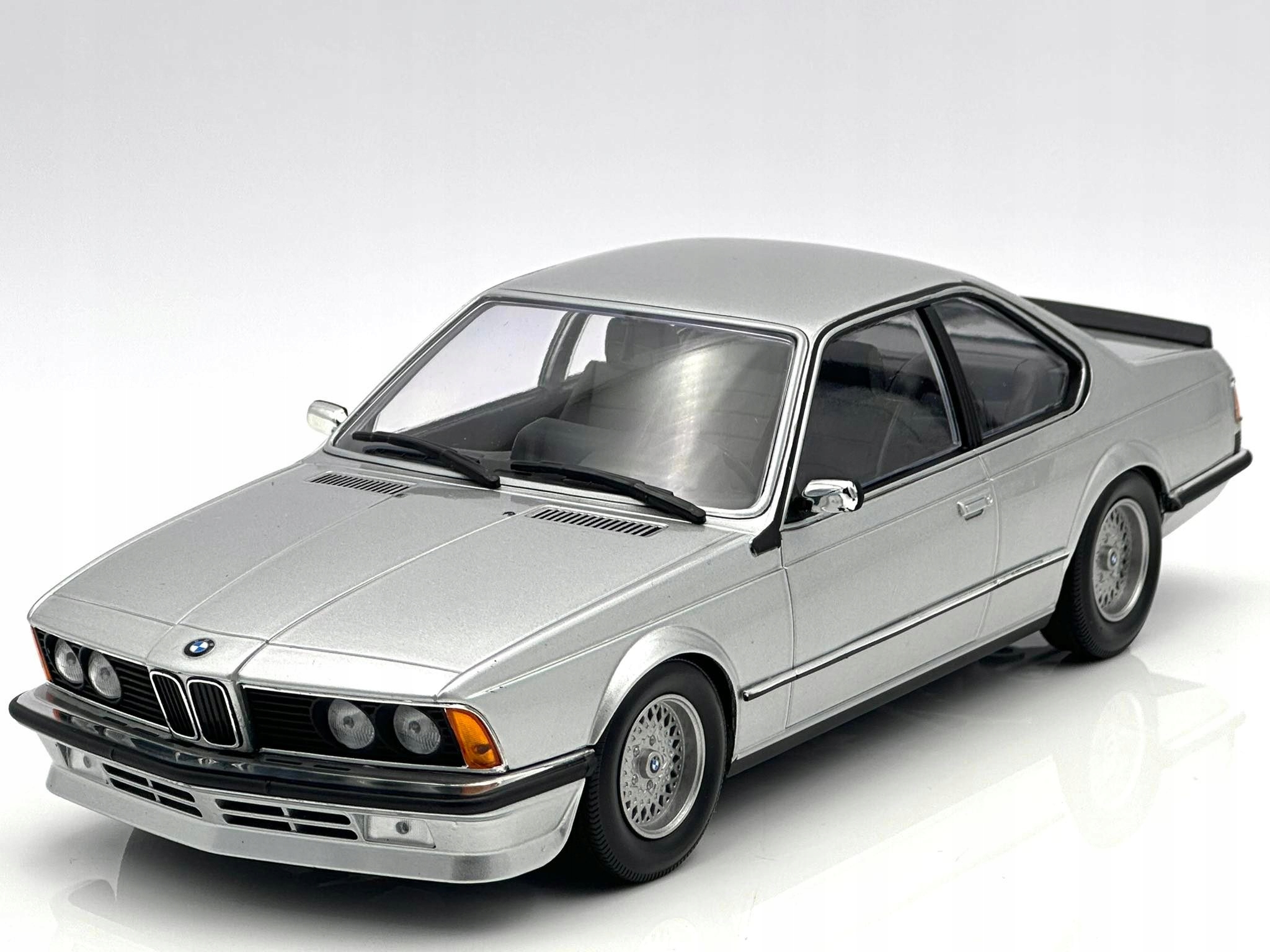 

Bmw 635 Csi E24 1982, silver Minichamps 1:18