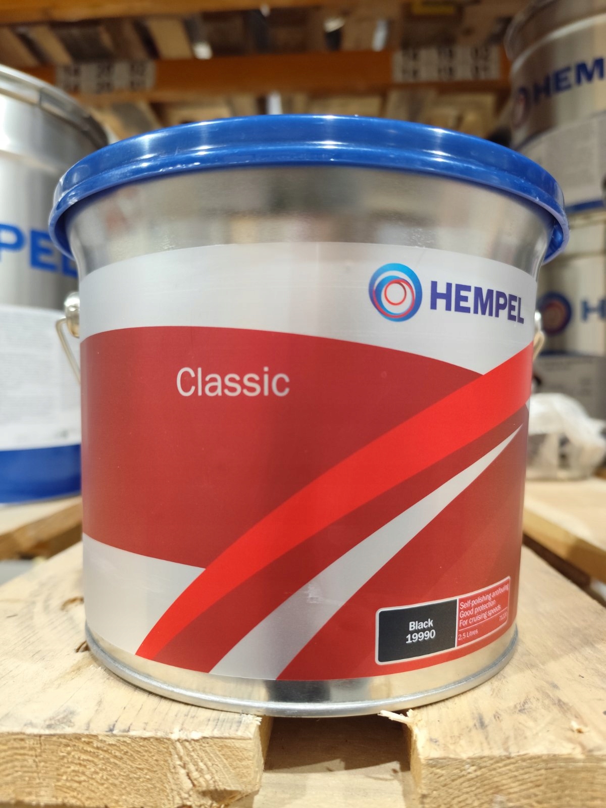 Farba antyporostowa do jachtu łodzi Hempel Classic Antifouling 2,5L Czarna